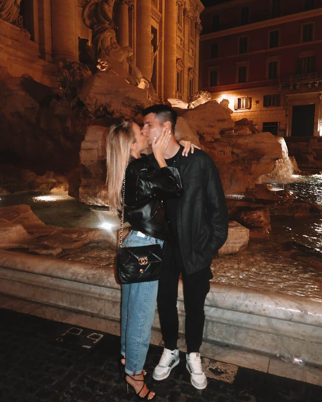 アルバロ・モラタさんのインスタグラム写真 - (アルバロ・モラタInstagram)「Con l’amore della mia vita alla fontana di Trevi in un giorno molto speciale ❤️」11月2日 5時01分 - alvaromorata