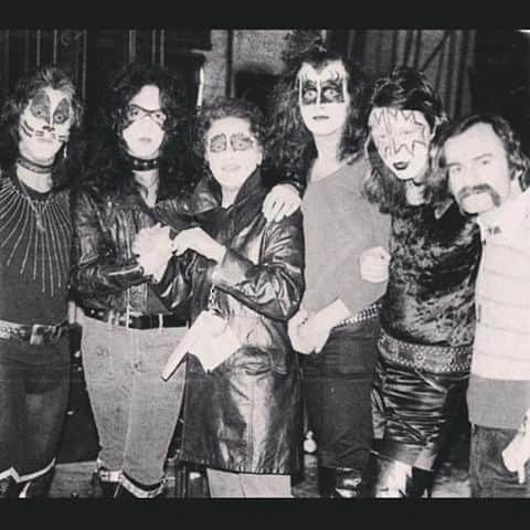 KISSのインスタグラム：「FIFTY YEARS AGO TODAY!  On this day in KISSTORY - November 1, 1973 - We signed our first record contract with Neil Bogart’s Casablanca Records. #KISS50」