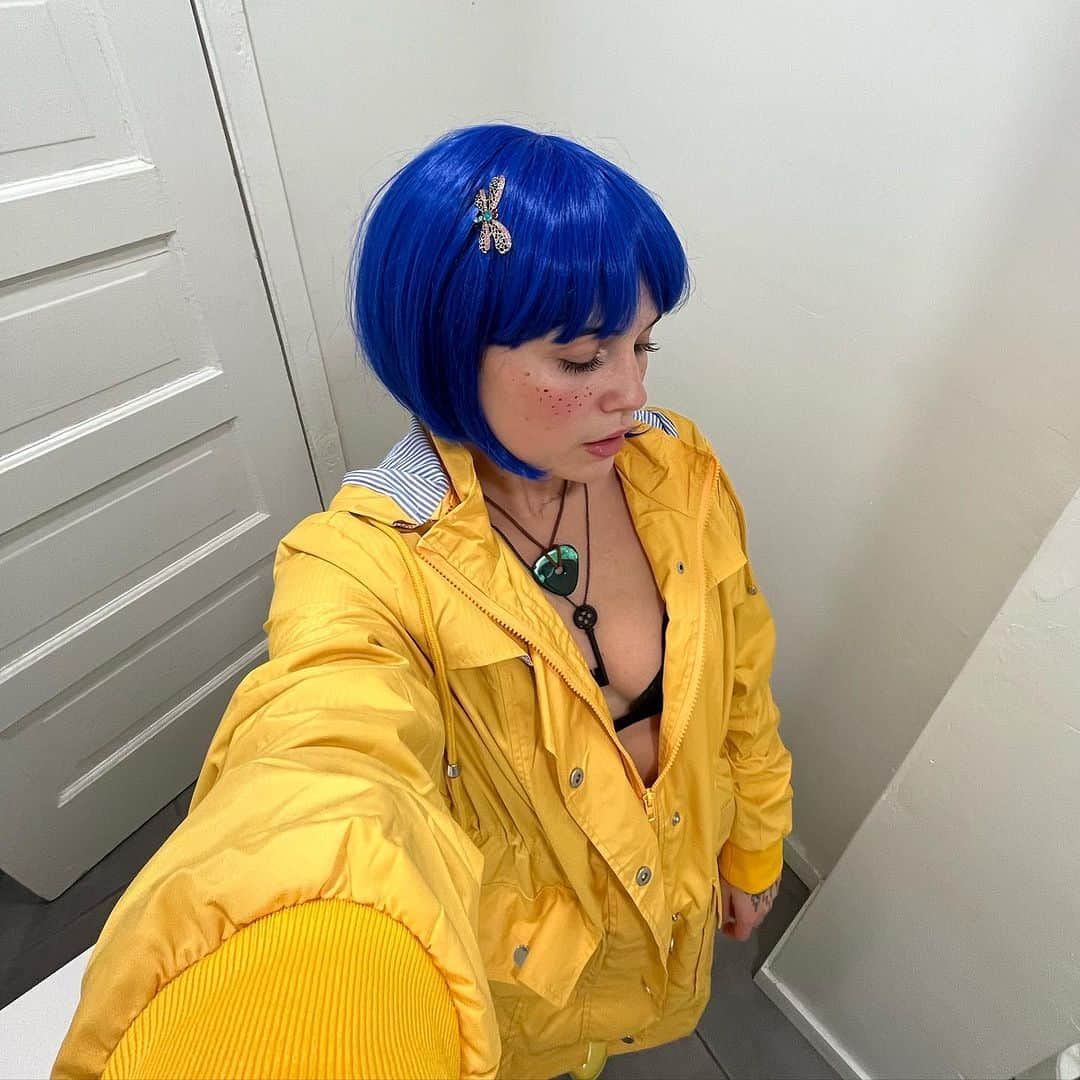 ビー・ミラーさんのインスタグラム写真 - (ビー・ミラーInstagram)「everyone thought i was the morton’s salt girl 😪」11月2日 5時09分 - beamiller