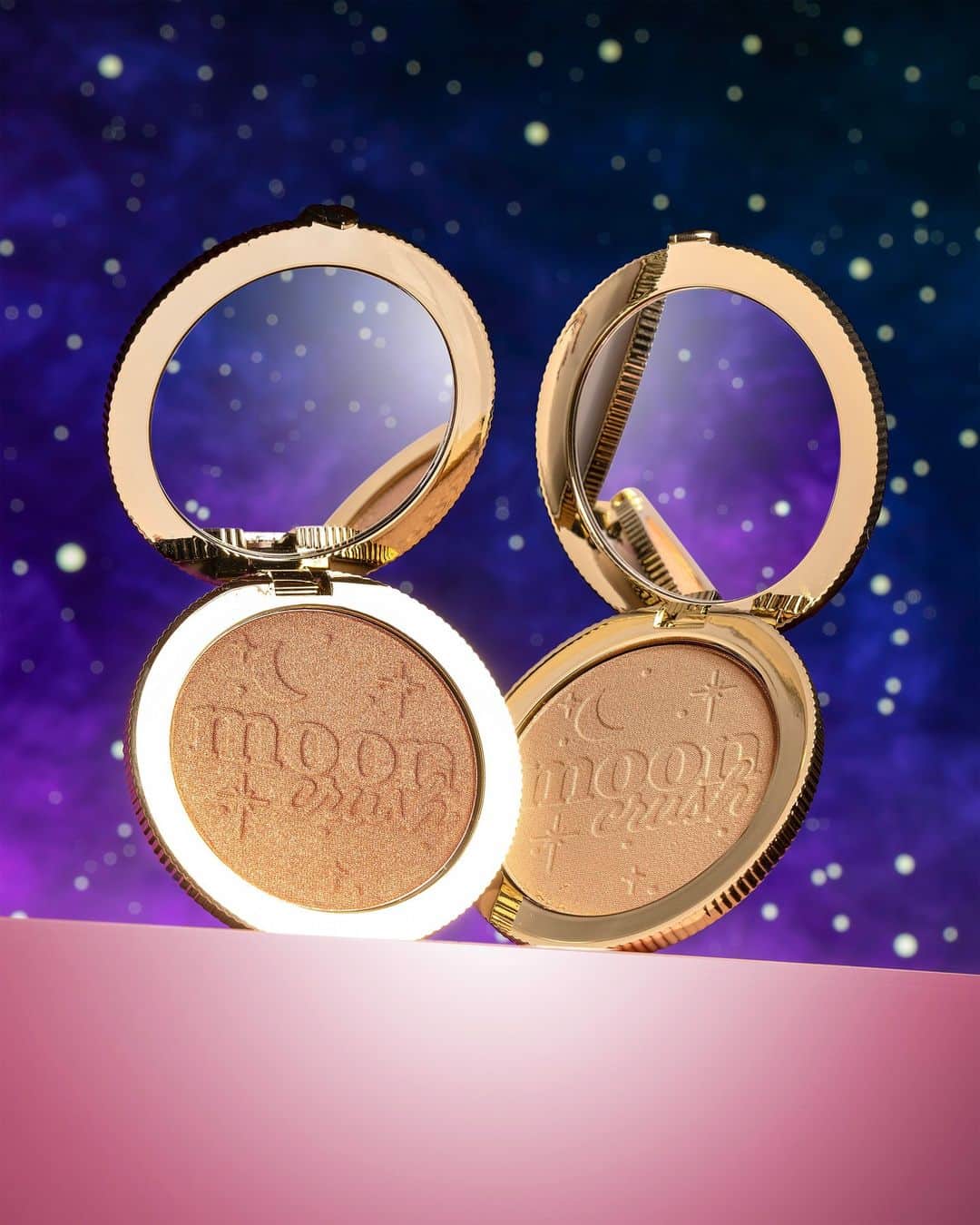 Too Facedのインスタグラム：「OUT OF THIS WORLD 😍 The perfect highlighter to finish off your #VeryFairy looks! ✨🌙 #toofaced #trendingwithtoofaced #tfcrueltyfree」