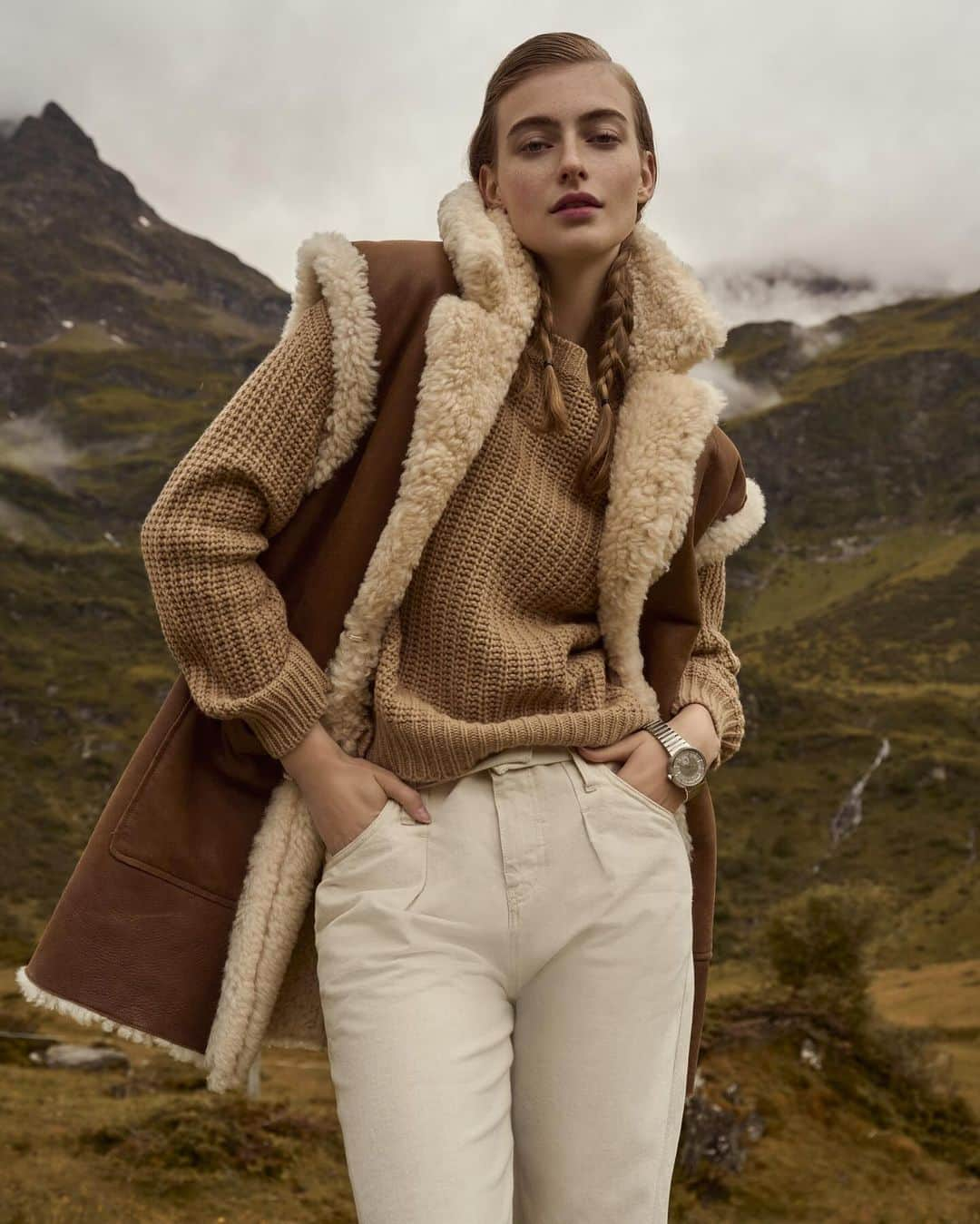 Polo Ralph Laurenさんのインスタグラム写真 - (Polo Ralph LaurenInstagram)「Our #PoloRalphLauren vest features in the November issue of @ElleGermany.  Editor/Stylist: Astrid Doil  Photographer: Andreas Ortner  Model: Berit Heitmann and Viva London Hair and Makeup: Uli Wissel and Uschi Rabe Production and Casting: Uschi Kolonko Fashion Assistant: Sarah Rivero Hoffmann  #PoloRLStyle #RLEditorials」11月2日 5時38分 - poloralphlauren