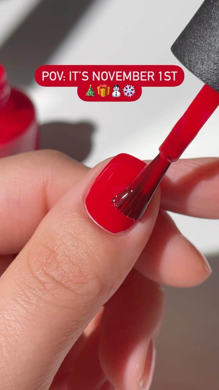 OPIのインスタグラム：「Us on November 1st ❤️  Move over LPAD, tis the season for Big Apple Red! 🎅🎄⛄️🎁🧣🛷❄️  Who’s ready for the holidays?!   #OPI #OPIObsessed #LincolnParkAfterDark #holidaynails #blacknails #rednails」