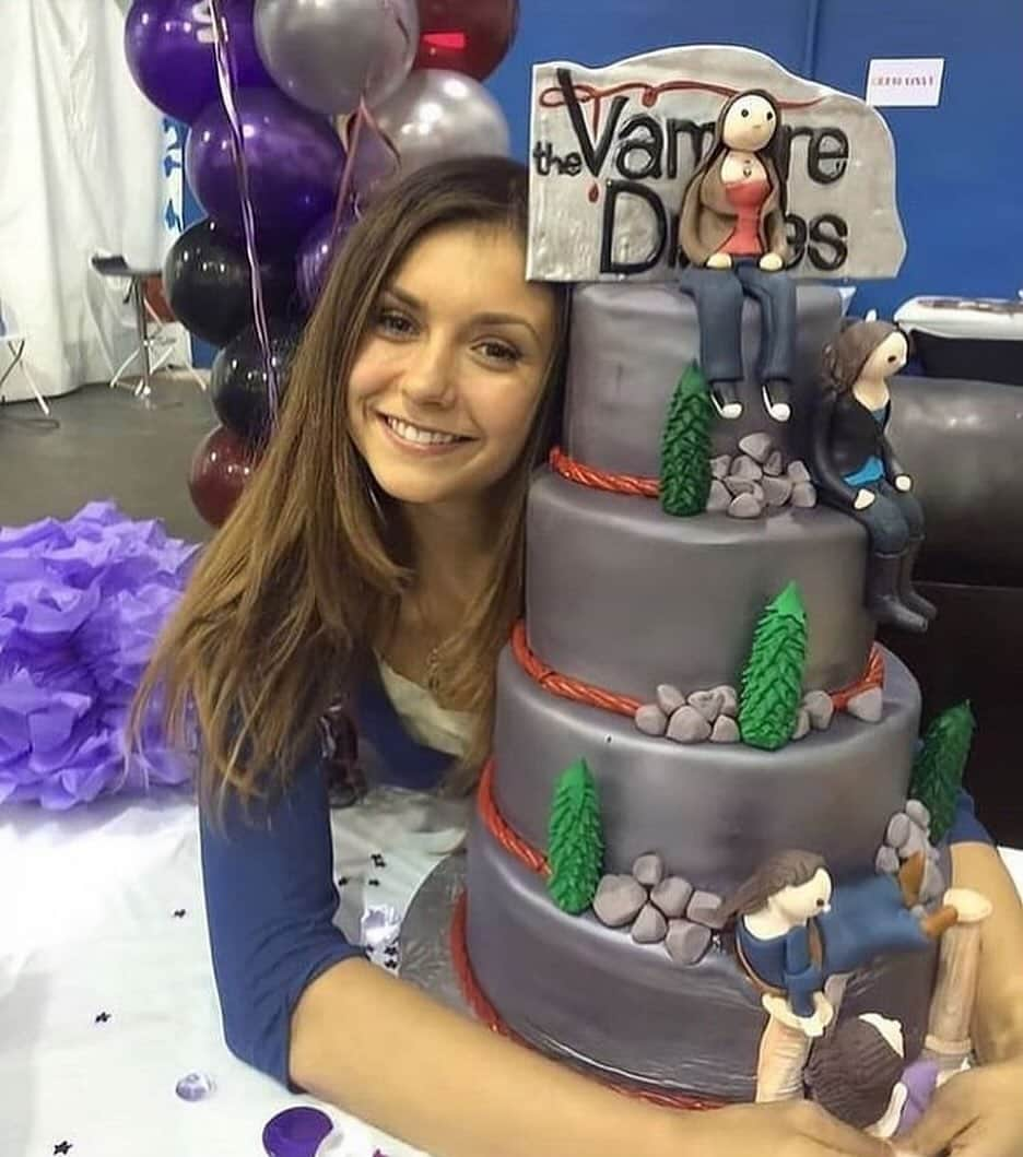 ニーナ・ドブレフさんのインスタグラム写真 - (ニーナ・ドブレフInstagram)「The cake 😍❤️  Follow for more -> @ninadobrev   @nina @iansomerhalder #nina #ninadobrev #iansomerhalder #thevampirediaries #elenagilbert #katherinepierce #damonsalvatore #delena #nian #theoriginals #rebekahmikaelson #carolineforbes #theoriginals #hayleymarshall #klausmikaelson #elijahmikaelson #stefansalvatore #paulwesley #mikaelson #salvatore #hopemikaelson #legacies」11月2日 5時42分 - ninadobrev