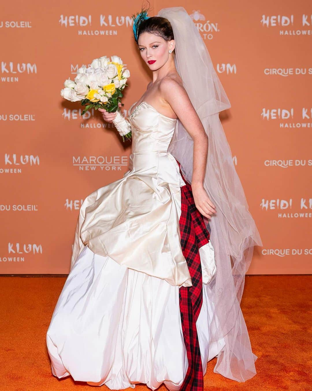 Larsen Thompsonさんのインスタグラム写真 - (Larsen ThompsonInstagram)「Last night for #HeidiKlumHalloween2023 as Carrie Bradshaw! 80 hours of constructing and hand stitching we have this beautiful gown by  @guvanchnyc! This iconic moment serves as an homage to the wonderful @viviennewestwood and her brilliance… and of course the one & only @sarahjessicaparker✨   Glam team: @benjaminpuckey @marin_renee_  Design team: Made by - Guvanch Agajumayev, Alice Wang, Nino Samsonidze」11月2日 5時44分 - larsenthompson