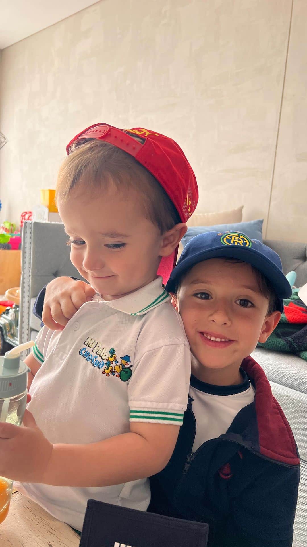 Carolina Cruz Osorioのインスタグラム：「• Más de lo que pedí, Más de lo que soñé…. ELLOS…TODO🫠🫠👩‍👦‍👦👩‍👦‍👦🚀🚀❤️❤️」