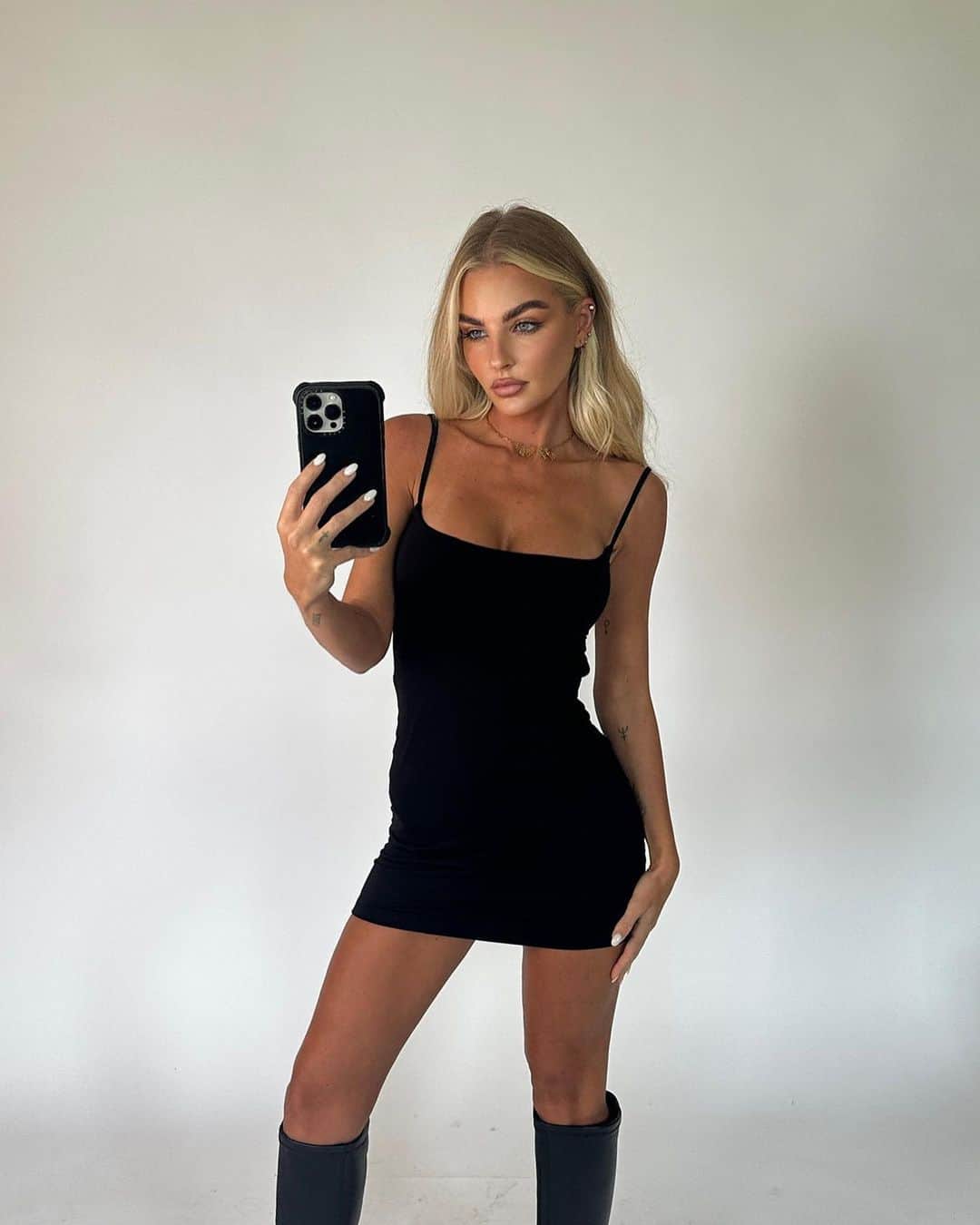 tiger Mistのインスタグラム：「TM babe, @emmajanestevens in the latest from TM. 🔥 Swipe to shop your favourite!」