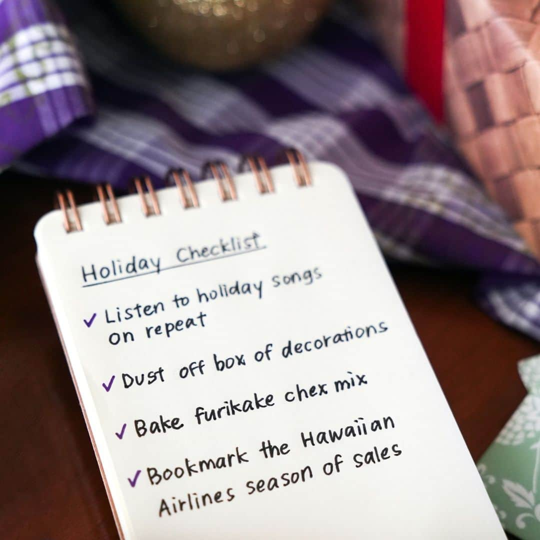 ハワイアン航空さんのインスタグラム写真 - (ハワイアン航空Instagram)「✔️ Holiday songs on repeat  ✔️ Dusted off the box of decorations  ✔️ Ready to bake gingerbread cookies  ✔️ Bookmarked the Hawaiian Airlines season of sales    We’re giving you a head start on the holidays. Check the link in bio to unwrap our special deals — new offers will be revealed all month long.」11月2日 6時03分 - hawaiianairlines