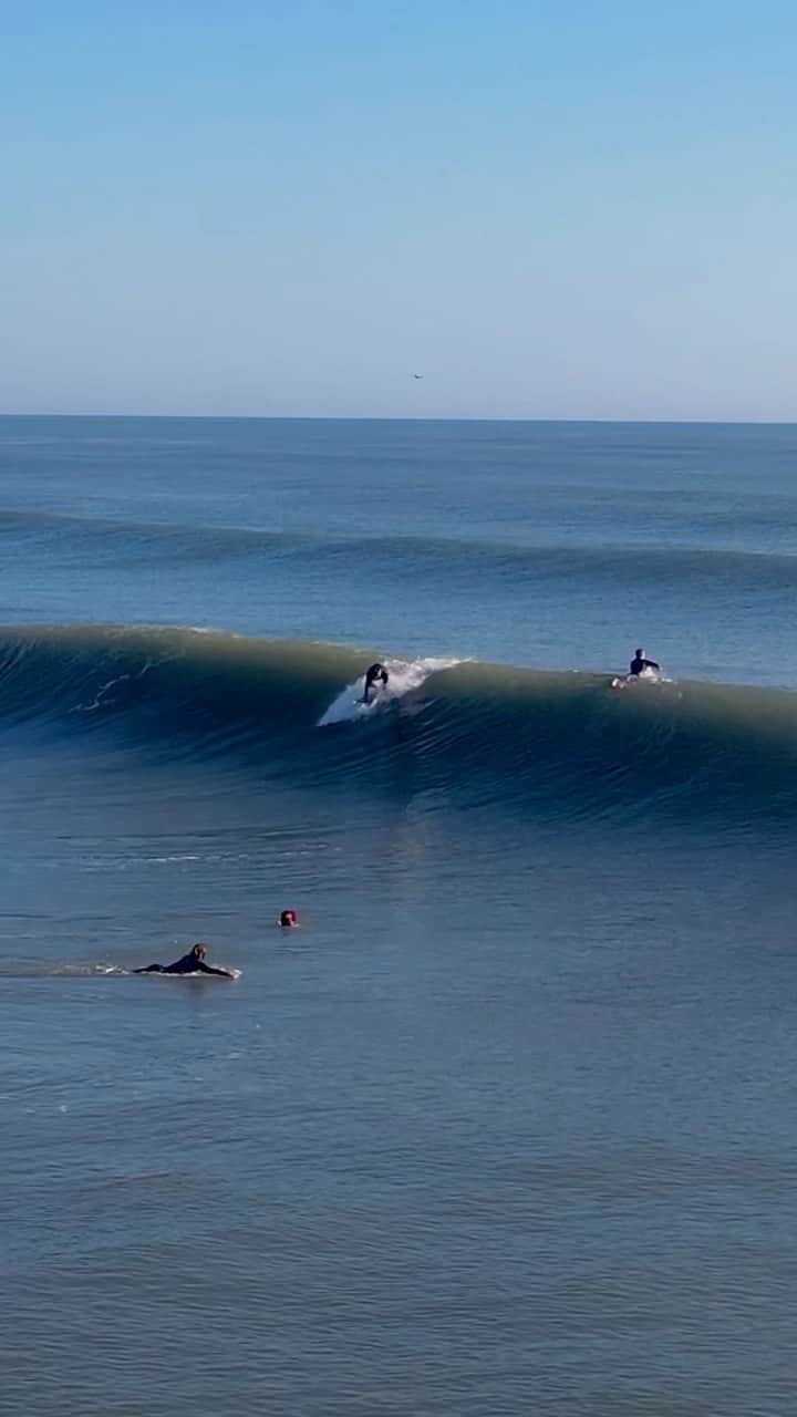 surflineのインスタグラム：「East Coasters, give us your Power Rankings for this past Hurricane Season in the comments below and check out what Tammy did at the link in bio. @quentin_turko last weekend captured by @cody.hammer/ @realwatersports」