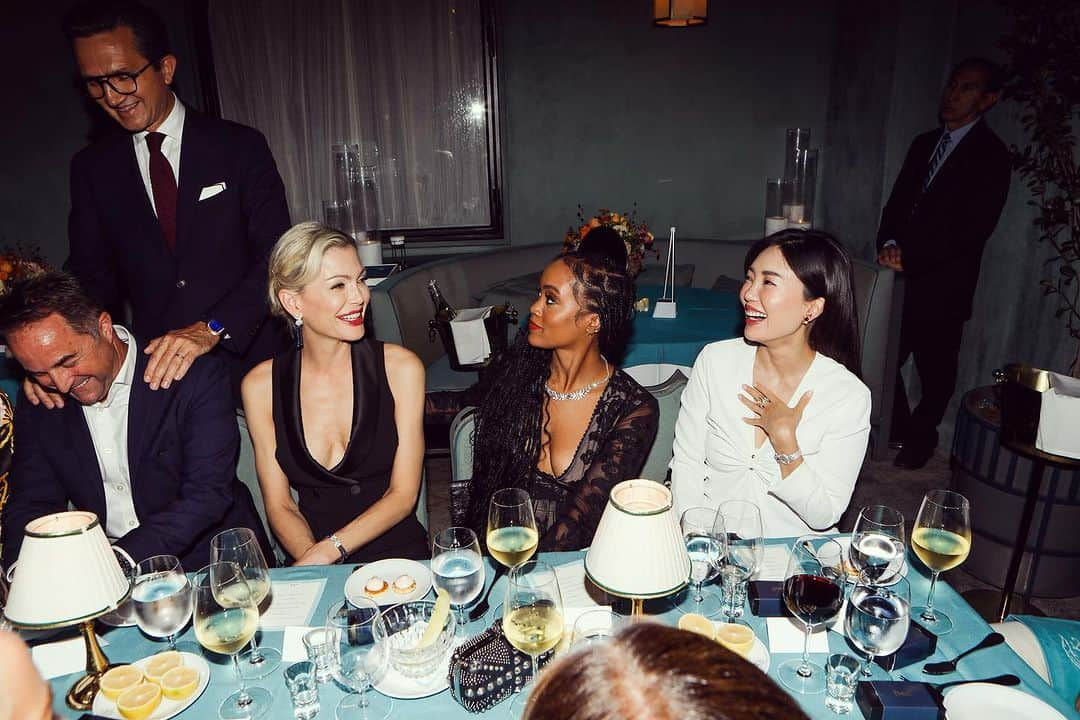 レイチェル・リンゼイさんのインスタグラム写真 - (レイチェル・リンゼイInstagram)「I will take an incredible @piaget @caviarkaspiala dinner with a side of diamonds and beautiful, empowering women everyday.  Thank you @lizkennedy for hosting a wonderful time ❤️💎」11月2日 6時14分 - therachlindsay