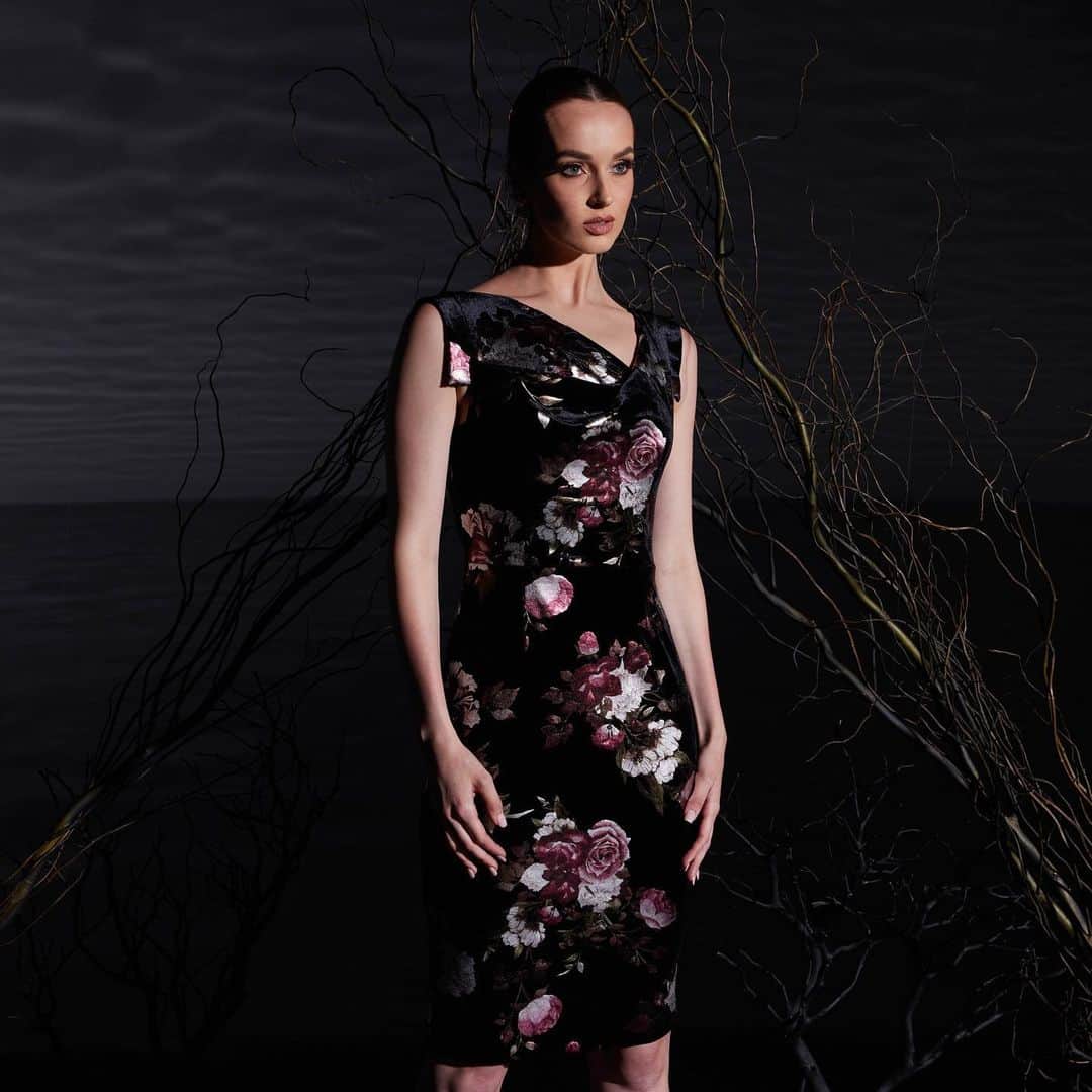 のインスタグラム：「Perfect for your 9-5 & your 5-9 🤍  #blackhalo #floraldress #newarrivals #outfitinspiration #fallfashion #getthelook」