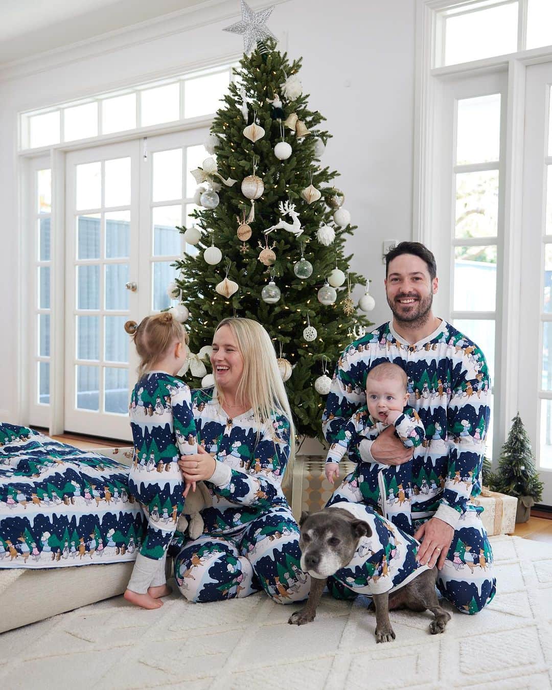 DARREN&PHILLIPさんのインスタグラム写真 - (DARREN&PHILLIPInstagram)「Introducing our Snow Animals Family PJ collection, the cutest conga line of Winter Animals and their Staffy pals having fun in the snow ❄️🐶🐻‍❄️🐻🐧🦔🦌🦊 We are WAY too excited for this!! 🎄🎄🎄🎄 Releasing next Thursday 9th Nov 11am AEDT」11月2日 6時07分 - the_blueboys