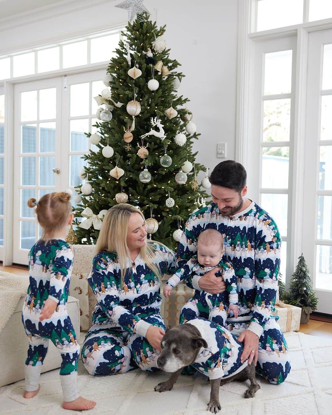 DARREN&PHILLIPさんのインスタグラム写真 - (DARREN&PHILLIPInstagram)「Introducing our Snow Animals Family PJ collection, the cutest conga line of Winter Animals and their Staffy pals having fun in the snow ❄️🐶🐻‍❄️🐻🐧🦔🦌🦊 We are WAY too excited for this!! 🎄🎄🎄🎄 Releasing next Thursday 9th Nov 11am AEDT」11月2日 6時07分 - the_blueboys