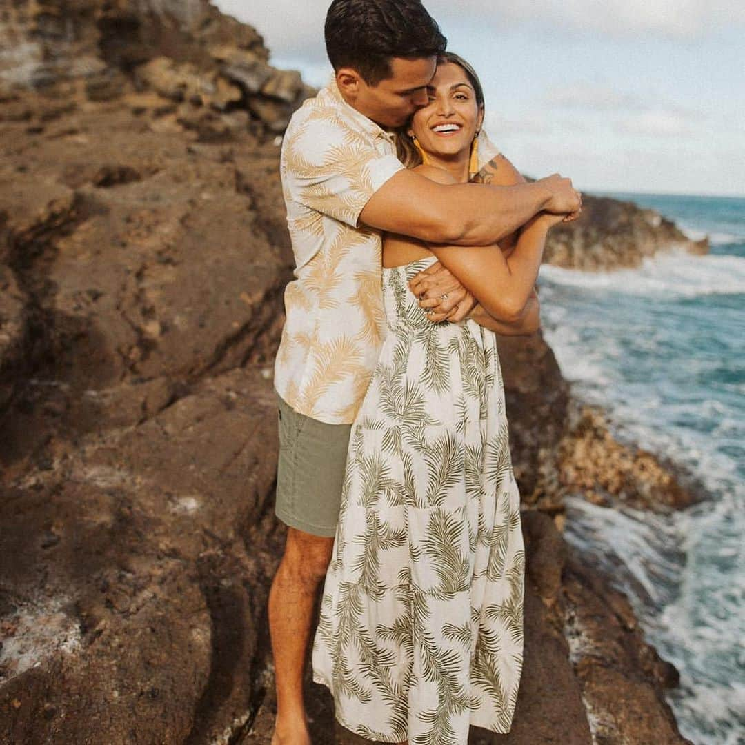 Angels By The Sea Hawaii Waikiki Based Boutiques ?Original clothing designed さんのインスタグラム写真 - (Angels By The Sea Hawaii Waikiki Based Boutiques ?Original clothing designed Instagram)「Couple coordinate  パームリーフ✖️リボンデザイン🎀  Palm Leaves & Ribbons  スタイルアップが叶うデザインです👗 ⁡ 👗 Kali Leaves Dress 👕 Men’s Leaves Hawaiian Shirt 📸 @angelsbythesea  📍Hawaii  @angelsbythesea has been Hawaii’s resort fashion brand based in Honolulu, Hawaii, since 2010. Please visit our online store 🌺www.angelsbytheseahawaii.com Owner Designer Nina Thai (Miss Waikiki) @nina_bythesea (日本語勉強中📚🙇🏻‍♀️) Please feel free to tag your pic for a chance to be featured!  ハワイのリゾートファッション、 エンジェルズバイザシー はミスワイキキである Nina Thai によって作られたハワイオリジナルファッションブランドです🌴日本語ウェブサイトはこちら www.angelsbytheseahawaii.jp  ハワイやリゾートファッションが好きな人は是非私達のアカウントをフォローして下さい🙌また私達の商品をポストする際にタグ付けしていただいたら私達からリポストされるチャンスがあります  #angelsbytheseahawaii #angelsbythesea #resortwearw #hawaii #waikiki  #ハワイ #ワイキキ #カイルア #ラニカイビーチ #シンプルコーデ #エンジェルズバイザシーハワイ #エンジェルズバイザシー #リゾートファッション #ハワイ限定 #하와이스냅 #하와이허니문스냅」11月2日 6時09分 - angelsbythesea