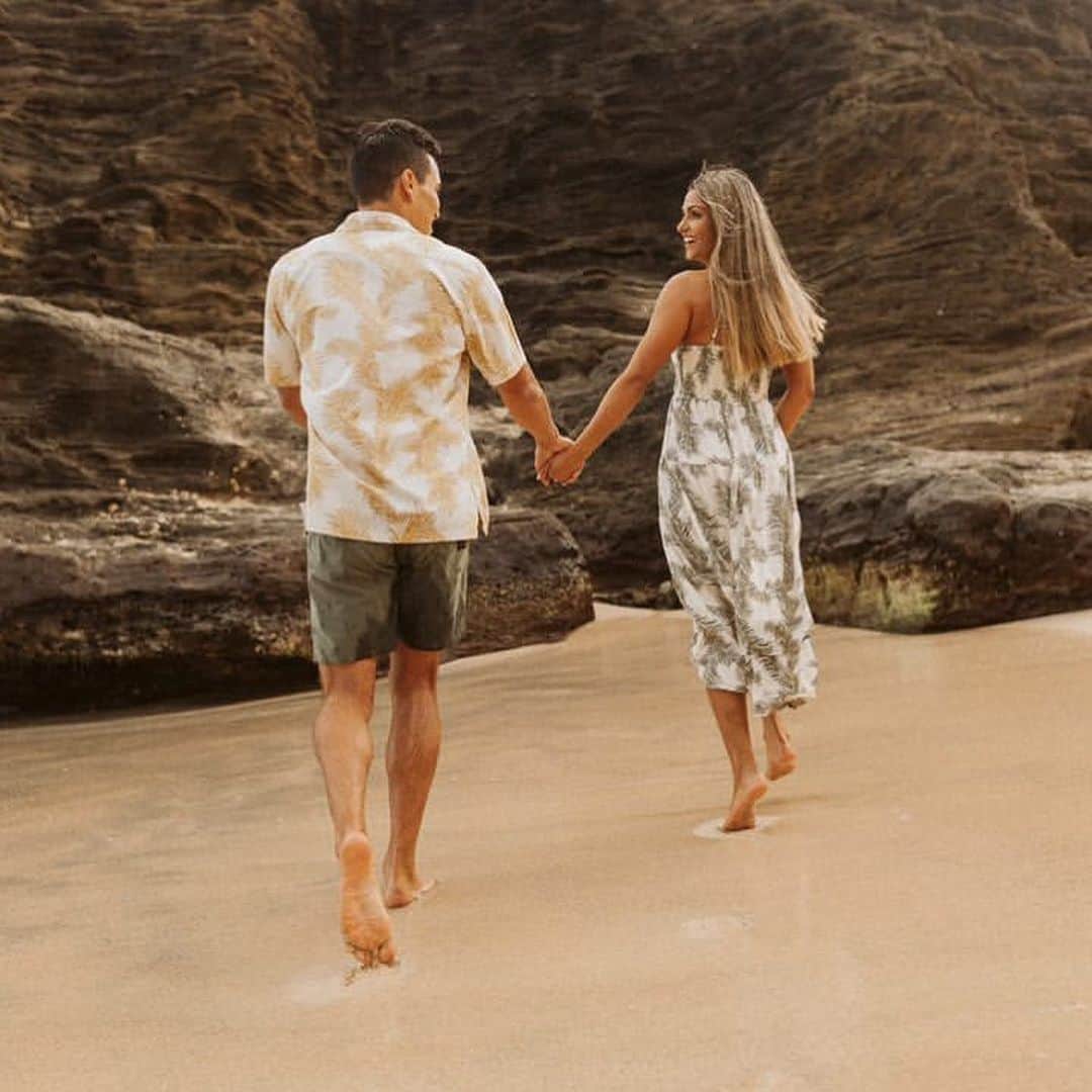 Angels By The Sea Hawaii Waikiki Based Boutiques ?Original clothing designed のインスタグラム：「Couple coordinate  パームリーフ✖️リボンデザイン🎀  Palm Leaves & Ribbons  スタイルアップが叶うデザインです👗 ⁡ 👗 Kali Leaves Dress 👕 Men’s Leaves Hawaiian Shirt 📸 @angelsbythesea  📍Hawaii  @angelsbythesea has been Hawaii’s resort fashion brand based in Honolulu, Hawaii, since 2010. Please visit our online store 🌺www.angelsbytheseahawaii.com Owner Designer Nina Thai (Miss Waikiki) @nina_bythesea (日本語勉強中📚🙇🏻‍♀️) Please feel free to tag your pic for a chance to be featured!  ハワイのリゾートファッション、 エンジェルズバイザシー はミスワイキキである Nina Thai によって作られたハワイオリジナルファッションブランドです🌴日本語ウェブサイトはこちら www.angelsbytheseahawaii.jp  ハワイやリゾートファッションが好きな人は是非私達のアカウントをフォローして下さい🙌また私達の商品をポストする際にタグ付けしていただいたら私達からリポストされるチャンスがあります  #angelsbytheseahawaii #angelsbythesea #resortwearw #hawaii #waikiki  #ハワイ #ワイキキ #カイルア #ラニカイビーチ #シンプルコーデ #エンジェルズバイザシーハワイ #エンジェルズバイザシー #リゾートファッション #ハワイ限定 #하와이스냅 #하와이허니문스냅」