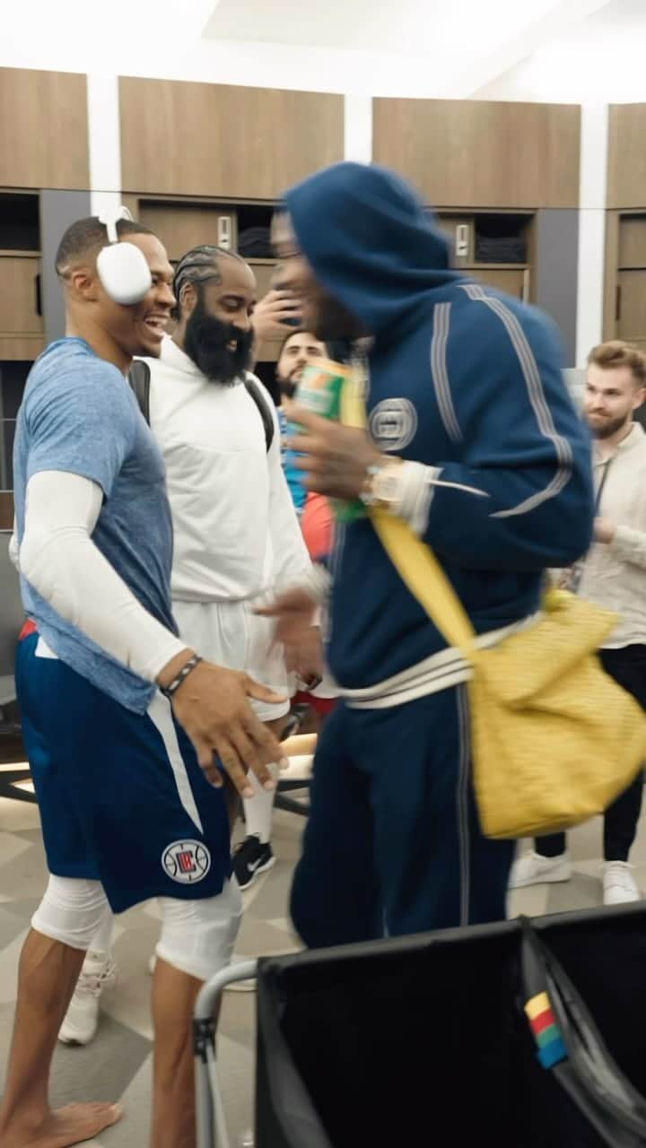 NBAのインスタグラム：「Some new faces in the building 👀」
