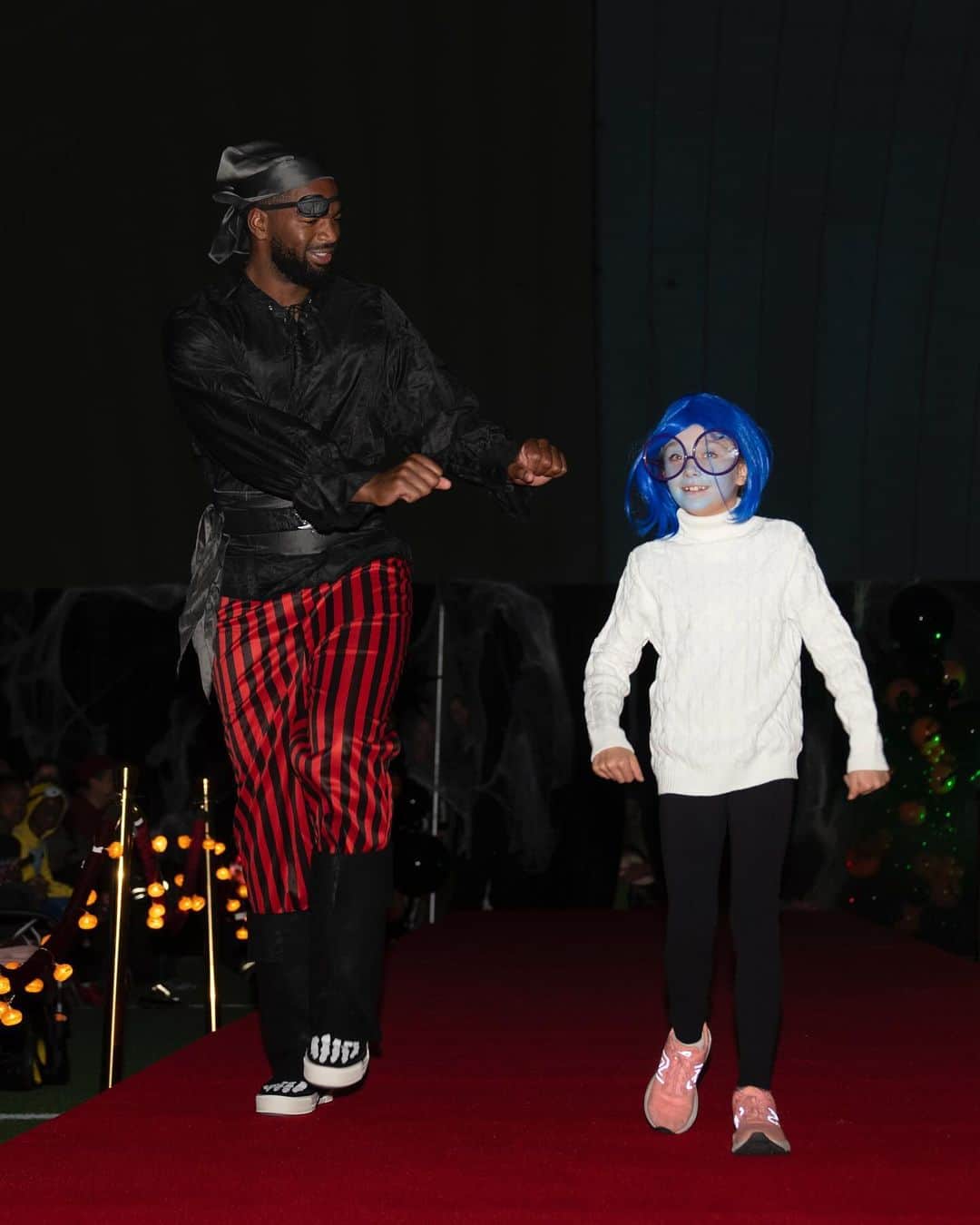 ワシントン・レッドスキンズのインスタグラム：「the guys walked the runway with patients from @childrensnational at Jacoby’s annual Halloween Fashion Show 🎃🕺」
