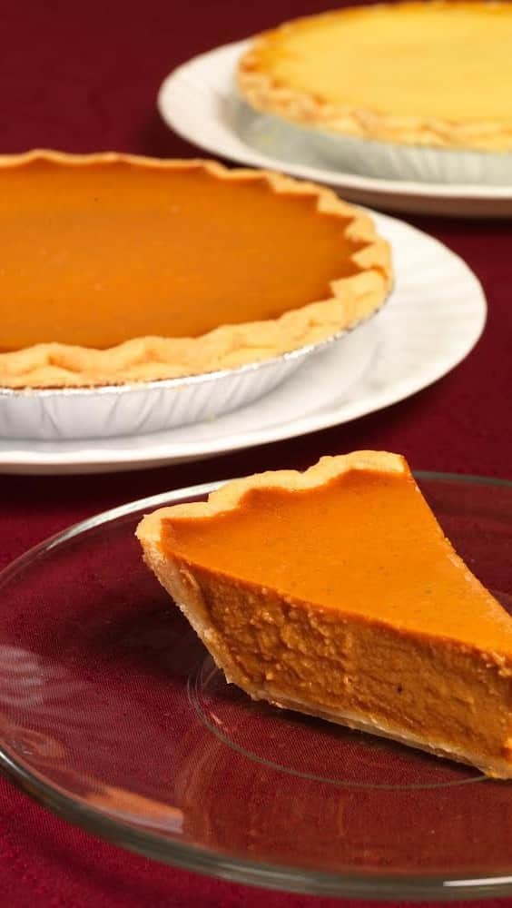 Zippy's Restaurantsのインスタグラム：「Are you #TeamPumpkin of #TeamCustard pie? 🥧 No Thanksgiving feast is not complete without dessert! Available all November long, Pumpkin and Custard Pie, by the slice or whole at all Hawaii Zippy's locations, while supplies last. #NextStopZippys」