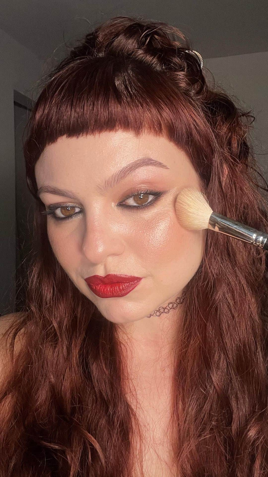 M·A·C Cosmetics BRのインスタグラム：「Começou o Beauty Month da MAC. 🤩  A treinadora @moniseguaraldo  entregou tudo em uma live incrível.   Clica para assistir e conheça alguns dos nossos produtos com desconto.  #BeautyMonth. #BeautyMonthMAC」