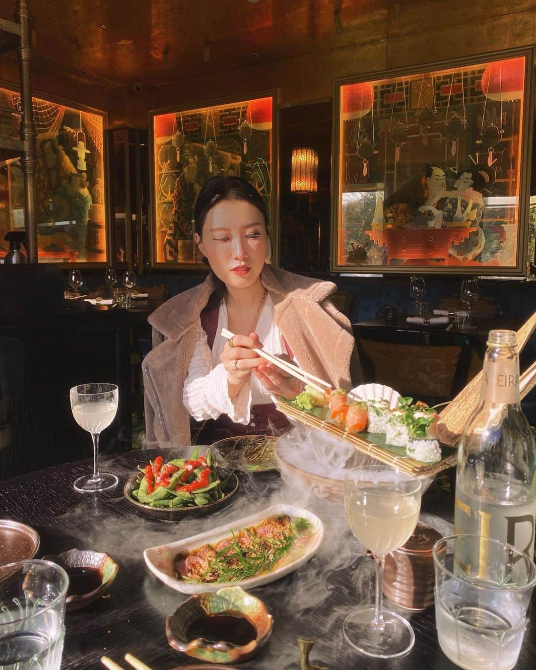LIKARANAIさんのインスタグラム写真 - (LIKARANAIInstagram)「The Ivy Asia 🌸 We had an amazing SAKE lunch with @theivyasia yesterday 🍶🍱 I was so excited to try some of the new offerings on the menu and they did not disappoint.  We tried the Sake Sensations Menu, It’s a fantastic experience menu paired with three glasses of sake, that really bring out the flavours!  𓏊 AKASHI-TAIJUNMAI GINJO SPARKLING SAKE Starters: Beef tataki, yellowtail, cucumber & takins maki roll, seared salmon nigiri, prawn tempura, pork & kimchi dumplings   𓏊 TOKUBETSU JUNMA Mains: Black cod miso, salt & pepper beef, broccoli w/ steamed rice  𓏊 SHIRAUME GINJO UMESHU Red Dragon Dessert: Soft serve ice cream, cinnamon sugared doughnuts w/ chocolate sauce, mango & raspberry  They were all incredible but this sugared doughnuts was heavenly! I can’t go to The Ivy Asia and not have the dessert platter 🤤 The starters were delicious, and the Black cod miso was my fave dish, it was sublime!  Definitely a restaurant to book for a special occasion/ birthdays if you just want to treat yourself! Great quality food with exceptional service. Go check out @theivyasia   *ᴘʀ ɪɴᴠɪᴛᴇ  #TheIvyAsia #TheIvyAsiaGuildford #SakeSensations   。 。 。 。 。 。  #guildford #surrey #londonfoodscene #food #sake #londonfoodspots #londonfoodgram #japanesecuisine #london #visitlondon #londontravel #explorelondon #discoverlondon #england #uk #londoncitylife #beautifulengland #likeforlikes #shoutout #girlstravel #コメント返し  #写真好きな人と繋がりたい #おはようございます」11月2日 7時03分 - likaran
