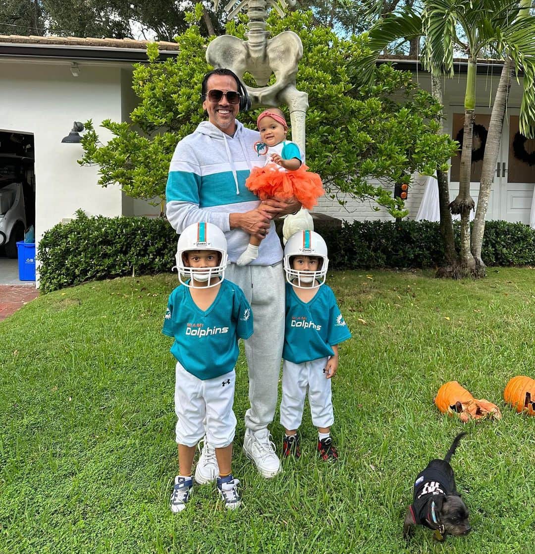 Miami HEATさんのインスタグラム写真 - (Miami HEATInstagram)「We fully support Coach Spo’s Halloween costume choice! Good luck in Germany @miamidolphins 🐬🇩🇪 #FinsUp」11月2日 7時34分 - miamiheat