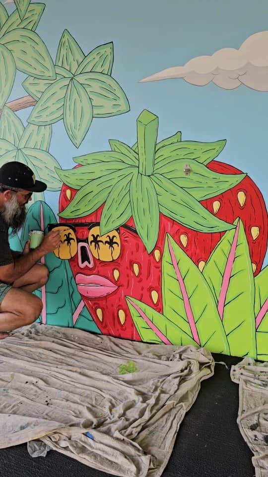 MULGAのインスタグラム：「Painting funky fruit characters on the canteen at Blakehurst Public School 🤙🍓🤙」