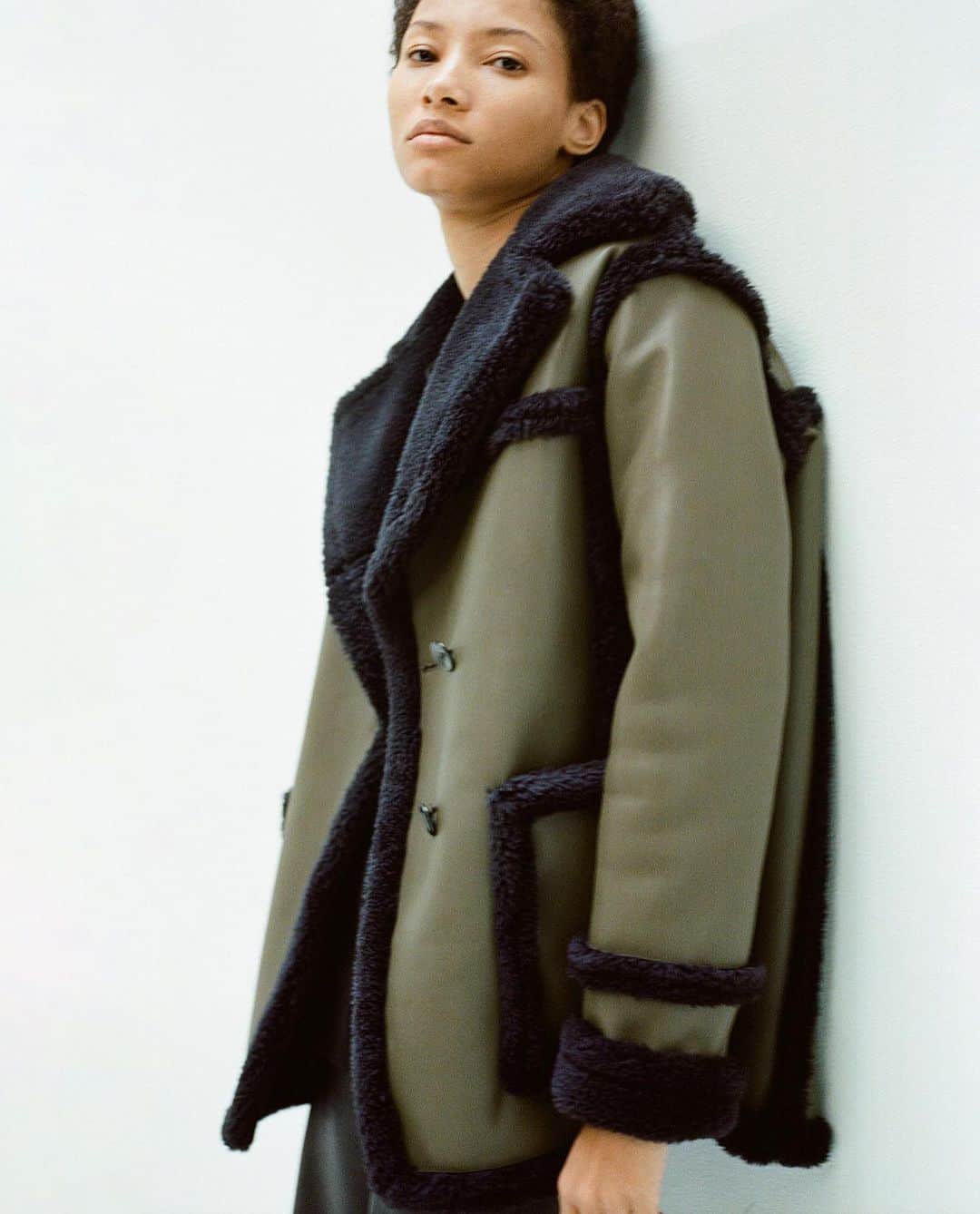 ロンハーマンさんのインスタグラム写真 - (ロンハーマンInstagram)「With a focus on accessible luxury, Proenza Schouler White Label offers a refined and modern approach to everyday dressing. Impeccable craftsmanship meets contemporary design in our favorite outerwear, knitwear and accessories of the season.  ⠀⠀⠀⠀⠀⠀⠀⠀⠀ Proenza Schouler White Label FW23 available now online and at RH Melrose.」11月2日 7時55分 - ronhermanstore