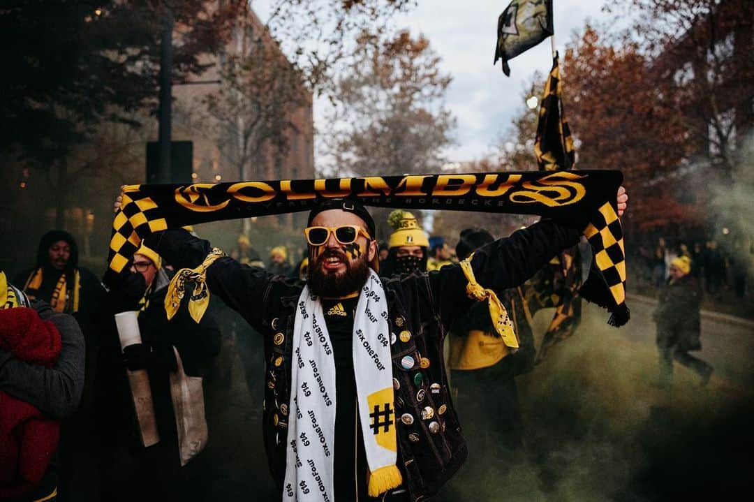 Major League Soccerのインスタグラム：「Make way for the Black & Gold 🖤💛」