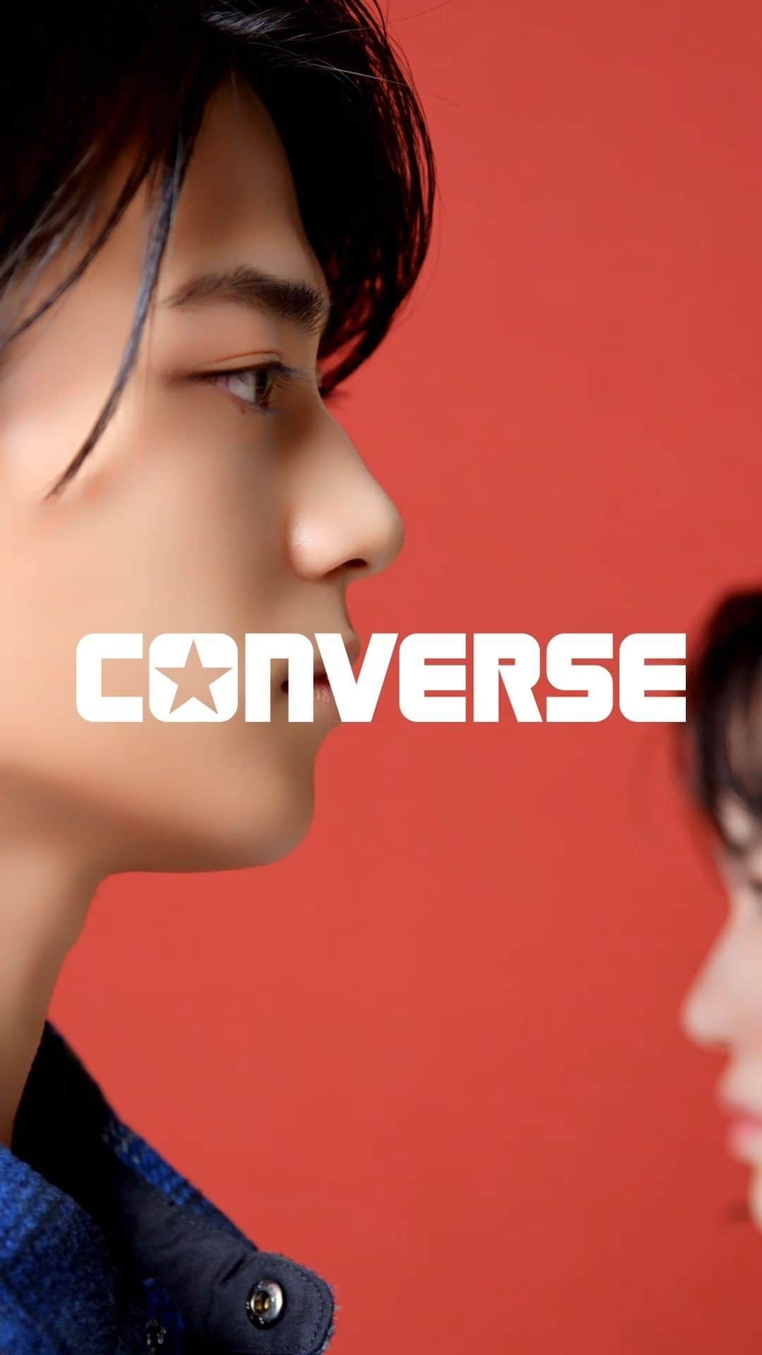 ABCマートのインスタグラム：「岩瀬洋志さん、野崎智子さんが履く「CONVERSE ALL STAR Ⓡ TREKWAVE」11月2日（木）より、ALL STAR Ⓡ TREKWAVE SL HI／OXをご購入のお客様に、先着でホワイトカラーのシューレースをプレゼント🎁#converse #厚底 #コンバース」