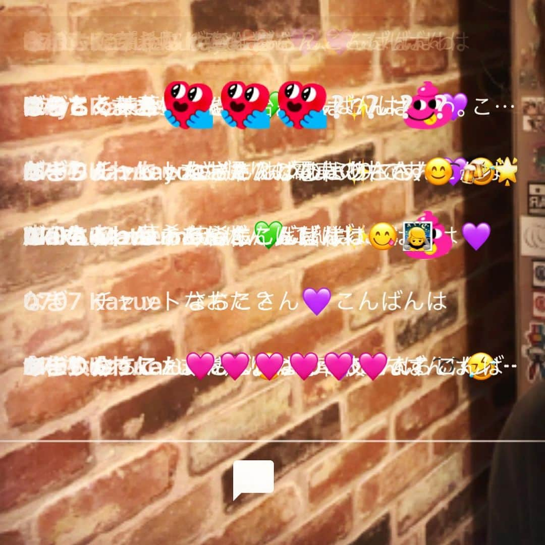 西山茉希さんのインスタグラム写真 - (西山茉希Instagram)「水曜日の丸美屋さん。 甘口麻婆にひき肉をワサッと足して黒米ごはんに丼🍚。  姉さんがスーパーでカゴに入れてきたのはお菓子じゃなくてエビ焼売🦐 ストック豚しゃぶサラダを食べ切るため、 大人分はペッパー×クリームチーズ×韓国海苔を😋 チビーズ分はトマトで埋めて箸を促す作戦へ🥢🍅  ビヨンドうに豆腐でトリュフ卵焼き作ったら、、、 母さんリピ確な黄色の幸せ誕生😝💛  #西山食堂 #生配信のコメント欄がまだハロウィン👻  なんで🥲」11月2日 8時34分 - maki.nshiyama50