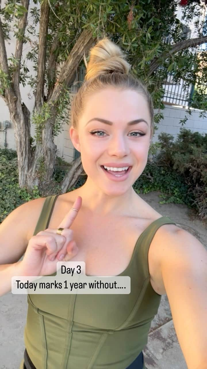 Nikki Leighのインスタグラム：「Day 3!!!  🫶🏼I am. This is a challenge im bestowing on myself to inspire authenticity and share my routines and choices that i make in my life. I work daily on maintaining a healthy mind, body and spirit and choose to lead with love ❤️ These videos are to share my healthy life choices that make up who I am.   👍🏼Each video I will be answering the questions:  •WHO AM I?   •WHAT DO I DO?   🎬1 take- being as raw as possible and sharing when I’m inspired through my daily activities and feelings.   🙏🏼I want to let you know that it’s safe to be your authentic self. No 2 people are exactly alike and that is a super power. Not something to hide or be ashamed of.   #beyou #beinspiring #lifestyle #healthylifestyle #iamalifestyle  #MentalHealth #positivevibes #positivitytime #iam #motivator #manifestor #selflove #humanity #me」