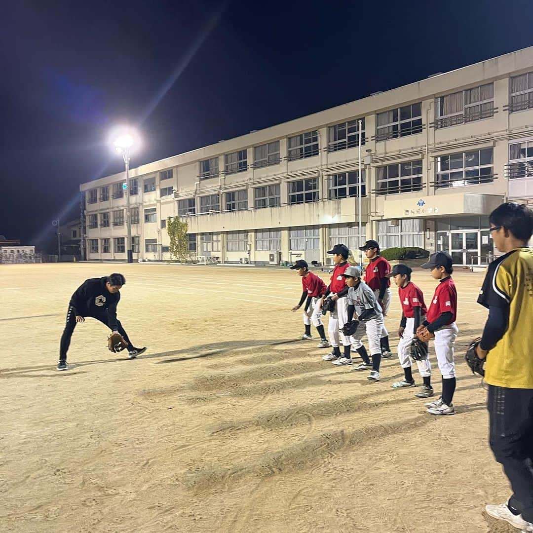 上田剛史さんのインスタグラム写真 - (上田剛史Instagram)「今日は西阿知ジャガーズで野球教室⚾️  ありがとうございます😊  皆様、野球教室のご依頼お待ちしております🙇‍♂️  #上田剛史 #岡山 #少年野球 #野球教室 #西阿知ジャガーズ」11月2日 19時30分 - tsuyoshi50