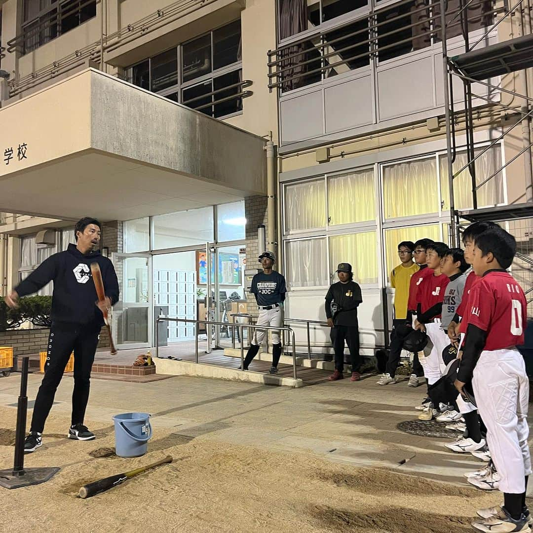 上田剛史さんのインスタグラム写真 - (上田剛史Instagram)「今日は西阿知ジャガーズで野球教室⚾️  ありがとうございます😊  皆様、野球教室のご依頼お待ちしております🙇‍♂️  #上田剛史 #岡山 #少年野球 #野球教室 #西阿知ジャガーズ」11月2日 19時30分 - tsuyoshi50