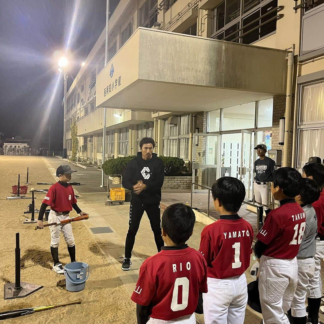 上田剛史さんのインスタグラム写真 - (上田剛史Instagram)「今日は西阿知ジャガーズで野球教室⚾️  ありがとうございます😊  皆様、野球教室のご依頼お待ちしております🙇‍♂️  #上田剛史 #岡山 #少年野球 #野球教室 #西阿知ジャガーズ」11月2日 19時30分 - tsuyoshi50