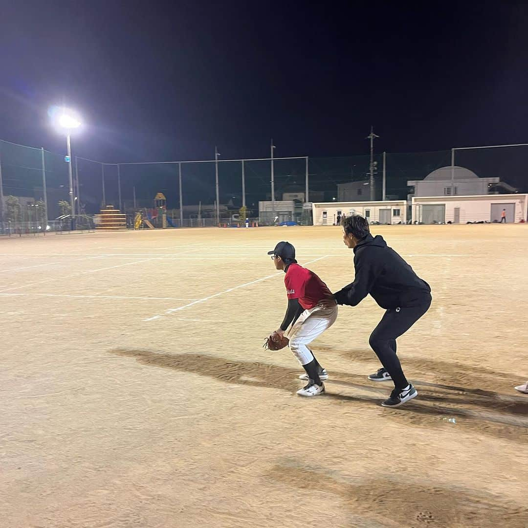 上田剛史さんのインスタグラム写真 - (上田剛史Instagram)「今日は西阿知ジャガーズで野球教室⚾️  ありがとうございます😊  皆様、野球教室のご依頼お待ちしております🙇‍♂️  #上田剛史 #岡山 #少年野球 #野球教室 #西阿知ジャガーズ」11月2日 19時30分 - tsuyoshi50