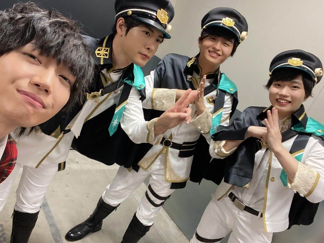 千葉翔也さんのインスタグラム写真 - (千葉翔也Instagram)「日曜日はKアリーナお疲れ様でした！  #SideM #野上翔 #永塚拓馬 #渡辺紘  #たけおくん笑って #大塚剛央   #伊瀬結陸  #宮﨑雅也   #表情のバランス合わない人たち #堀江瞬 #高塚智人 #中島ヨシキ #伊東健人  #瞬笑って  #榎木淳弥   #千葉翔也」11月2日 19時29分 - shoya_chiba_official