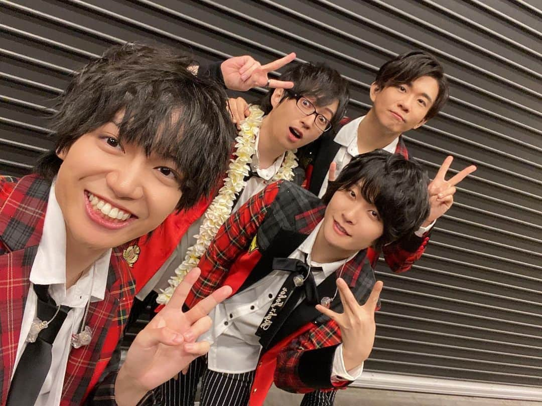 千葉翔也さんのインスタグラム写真 - (千葉翔也Instagram)「日曜日はKアリーナお疲れ様でした！  #SideM #野上翔 #永塚拓馬 #渡辺紘  #たけおくん笑って #大塚剛央   #伊瀬結陸  #宮﨑雅也   #表情のバランス合わない人たち #堀江瞬 #高塚智人 #中島ヨシキ #伊東健人  #瞬笑って  #榎木淳弥   #千葉翔也」11月2日 19時29分 - shoya_chiba_official