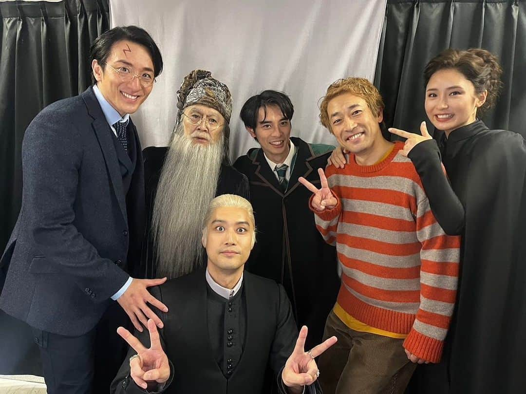 内田朝陽さんのインスタグラム写真 - (内田朝陽Instagram)「舞台「ハリーポッターと呪いの子」でご一緒させて頂いていた迫田孝也さん。次の舞台へ向けて旅立ちました😉 舞台「オデッサ」観に行きますね。 #記念撮影 #舞台ハリーポッターと呪いの子  #harrypotterandthecursedchild」11月2日 19時23分 - asahi_uchida