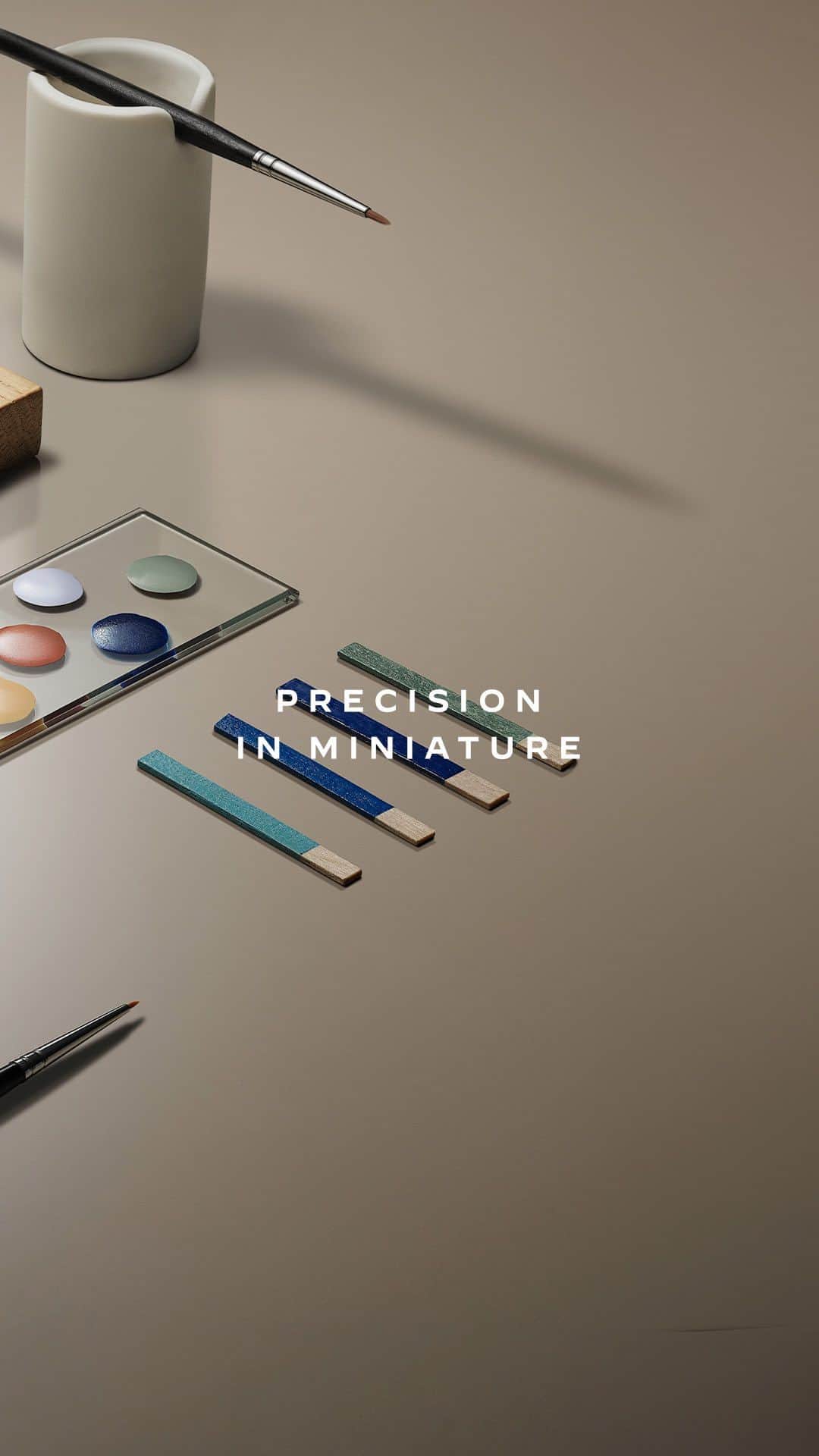ジャガールクルトのインスタグラム：「Precision in miniature. #Reverso _ Reverso Tribute Enamel Hokusai Designed, made and assembled in our Manufacture  _ The second new expression of the Reverso Tribute Enamel Hokusai depicts a masterpiece created by Katsushika Hokusai, ‘The Waterfall at Ono’. Capturing the artist’s fascination for the power of water, the timepiece provides a vivid contrast between the watchmaking decorations of the recto and the intricacy of the miniature painting on the verso. _ #JaegerLeCoultre #Reverso」