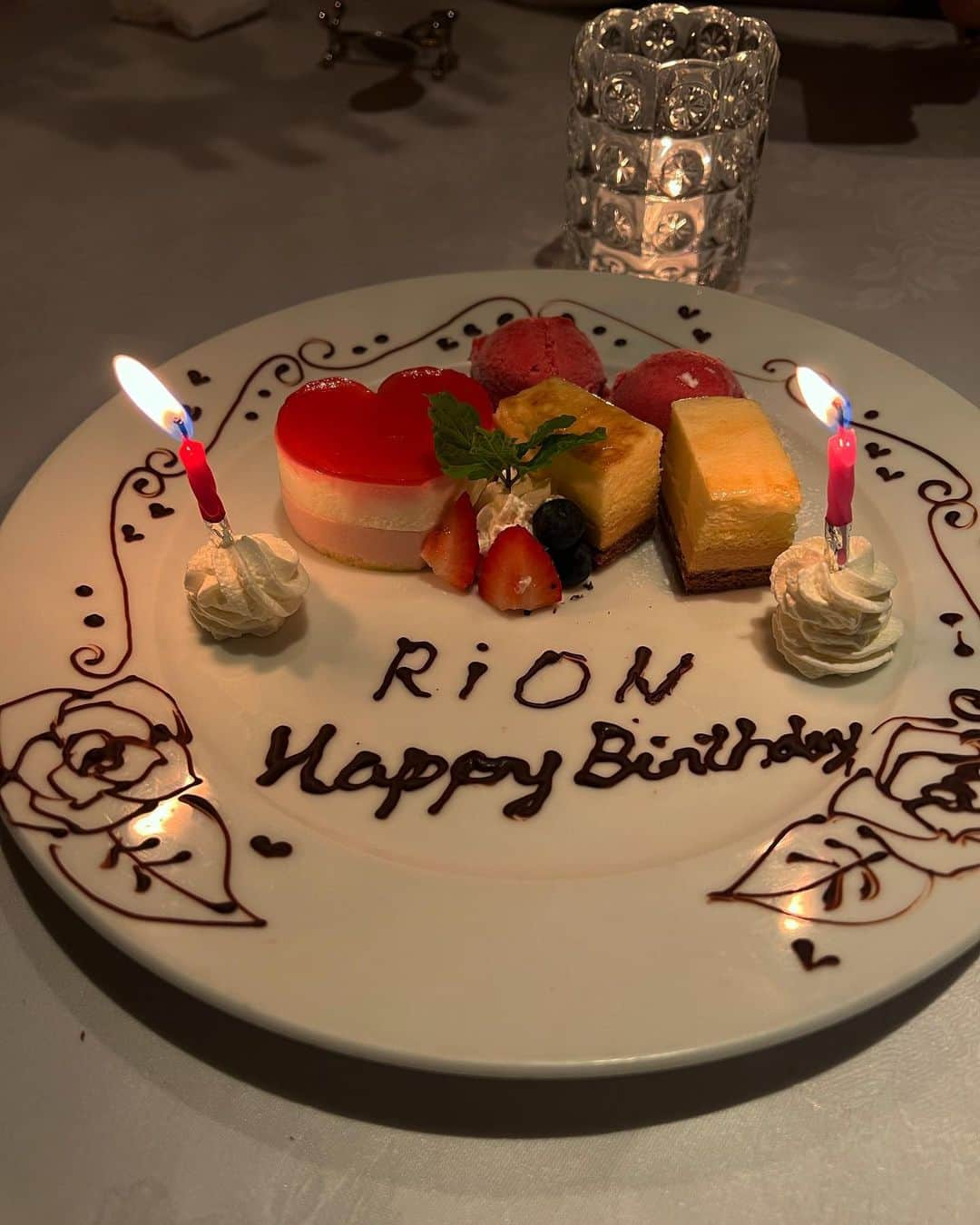 中村りおんさんのインスタグラム写真 - (中村りおんInstagram)「大好きな心友にお誕生日お祝いしてもらったとき🥂🤍 幸せすぎた日〜✨ いつもありがとう‪❥❥❥‬ ⁡ 最近、髪に赤ブラウン入れてて皆んなに褒められる〜 安定になってきてる髪色❤️ 今回も @ac_ykh さんにしてもらったよ＾＾ 全部任せれるくらいドツボのヘアーにしてくれるねん！♡ いつも有難うございますっ！😮‍💨✨ ・ ・ #nuts #fashionista#followme#l4l #instagood#fashion#style #streetstyle #gal#likeit#liketime#model#ootd #셀카 #셀스타그램 #pr」11月2日 19時25分 - rion_nakamura89