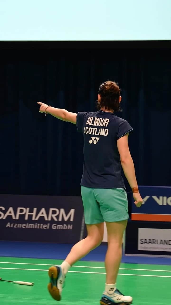カースティ・ギルモアのインスタグラム：「Kirsty Gilmour 🏴󠁧󠁢󠁳󠁣󠁴󠁿 is through to the quarterfinals at the HYLO Open 2023 🙌.  In one of the matches that kicked off Day 3, Gilmour defeated Aya Ohori 🇯🇵 15-21, 21-18, 21-14.  #welivebadminton #badminton #hyloopen2023」