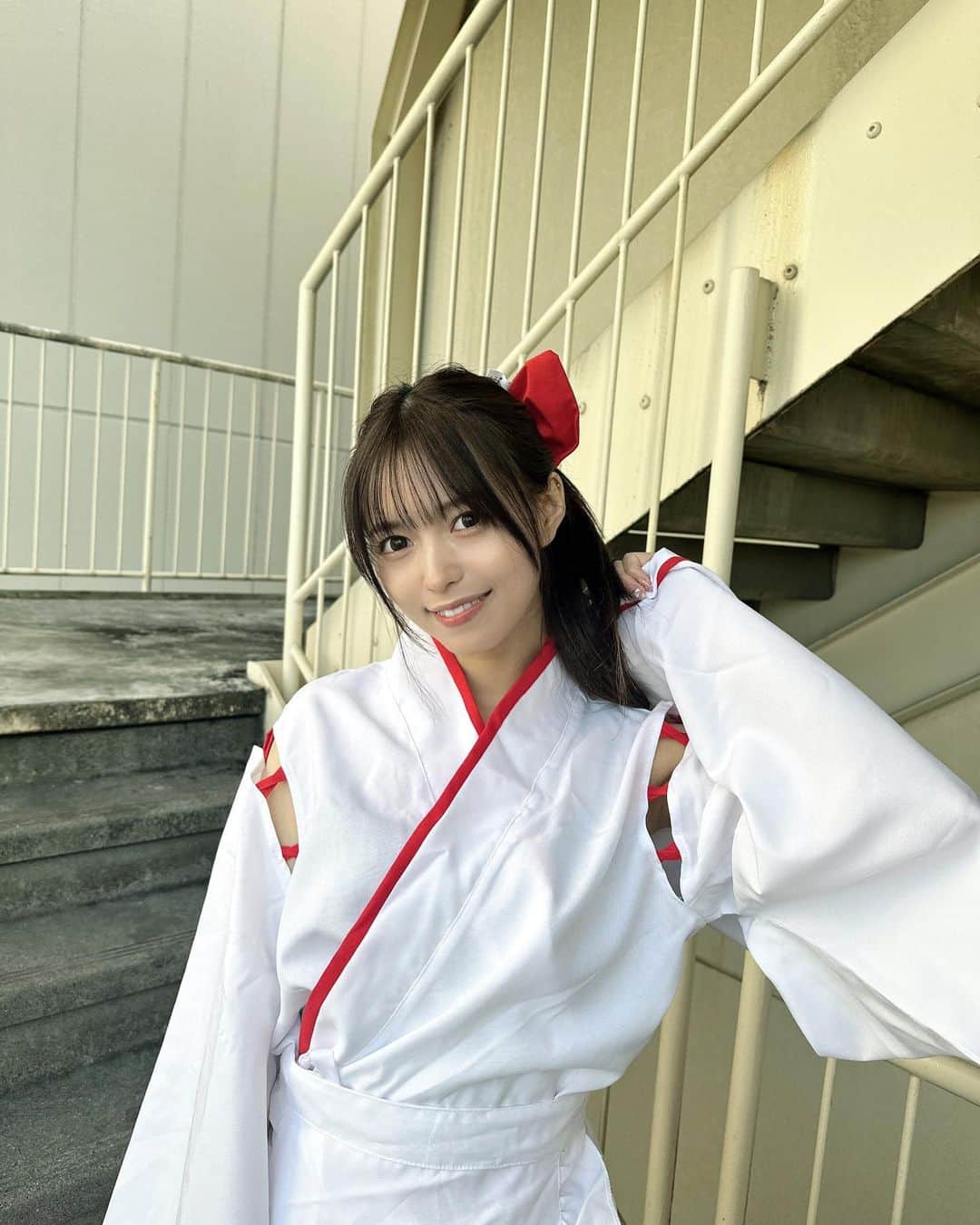 新井椎夏のインスタグラム：「巫女さんも評判良かったから乗っける🦊♡」