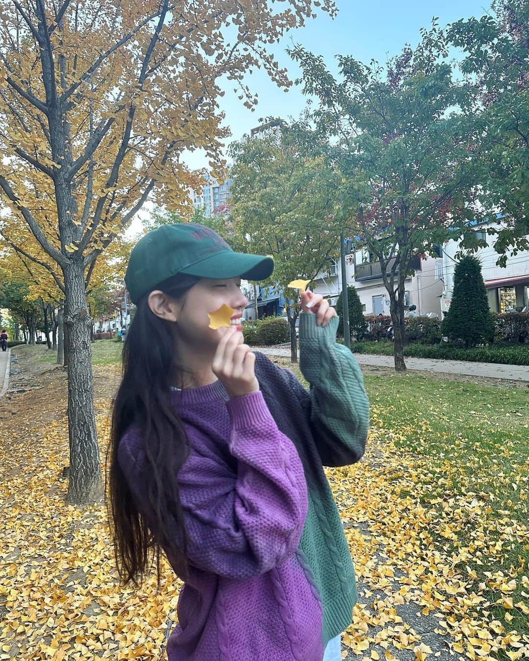 ヤン・ヘジのインスタグラム：「💕💕🍁」