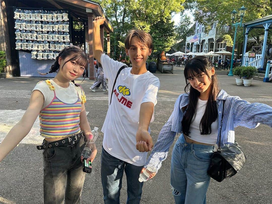 今日好き　公式アカウントさんのインスタグラム写真 - (今日好き　公式アカウントInstagram)「テーマパークでのオフショット🎡  旅は中盤に突入。 大きくなる気持ちと 揺れ始める恋心...🥺💞  みんなは誰の恋が特に気になる？ コメントで教えてね📝  ━ ━ 𝗠𝗘𝗠𝗕𝗘𝗥 ━ ━  #アンジーひより ( ひより ) @a.hiyori_0407 #大竹愛美 ( あみ ) @ami_22083 #永松芽麗 ( めいり ) @meiri_02 #ゆあん ( ゆあん ) @yu_2006_1103 #吉田羽花 ( わか ) @waka.yoshida_  #呉愁真 ( しゅうま ) @kure_shuma #富口大夢 ( ひろむ ) @bigdream2008 #林奇跡 ( きせき ) @h__kiseki #矢口昂歩 ( たかと ) @baretakunai_18 #古沢わつらふ ( わつらふ ) @vvatsw  ━ ━ ━ ━ ━ ━ ━ ━  #今日好きになりました #今日好き台北編 #今日好き #台北編 #jkブランド #jk1 #jk2 #jk3 #LJK #jkの素敵な思い出 #jkにしかできないこと #青春 #アオハル #恋愛 #海外旅行 #台湾旅行 #台湾 #台北 #Taiwan」11月2日 18時00分 - kyousuki_official