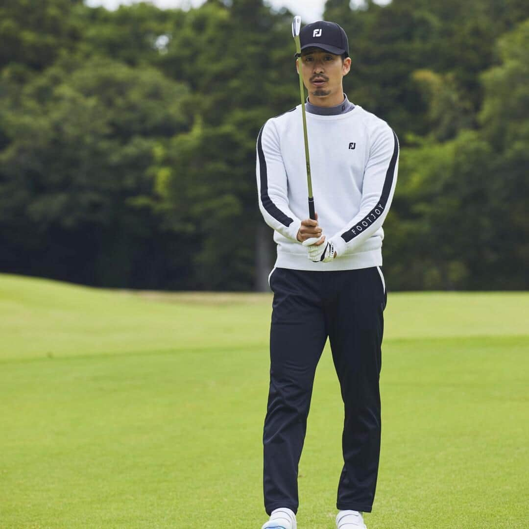 Footjoy Japanさんのインスタグラム写真 - (Footjoy JapanInstagram)「【23FW ATHLETIC PERFORMANCE COLLECTION】   ＜MEN'S サイドラインラグランクルーネックセーター＞ 袖に入ったラインが特徴的なセーター。ラグランスリーブにすることでスイングの動きも妨げません。   ＜MEN'S 裏フリース防風保温ボンディングパンツ＞ ストレッチ性のある裏起毛の防風ボンディング素材を採用した防寒パンツは冷たく強い風のコンディションでも快適なプレーをサポートします。   #FootJoy #ATHLETICPERFORMANCECOLLECTION #PERFORMANCEGOLFAPPAREL #フットジョイ #アスレチックパフォーマンスコレクション #パフォーマンスゴルフアパレル」11月2日 18時00分 - footjoy.japan