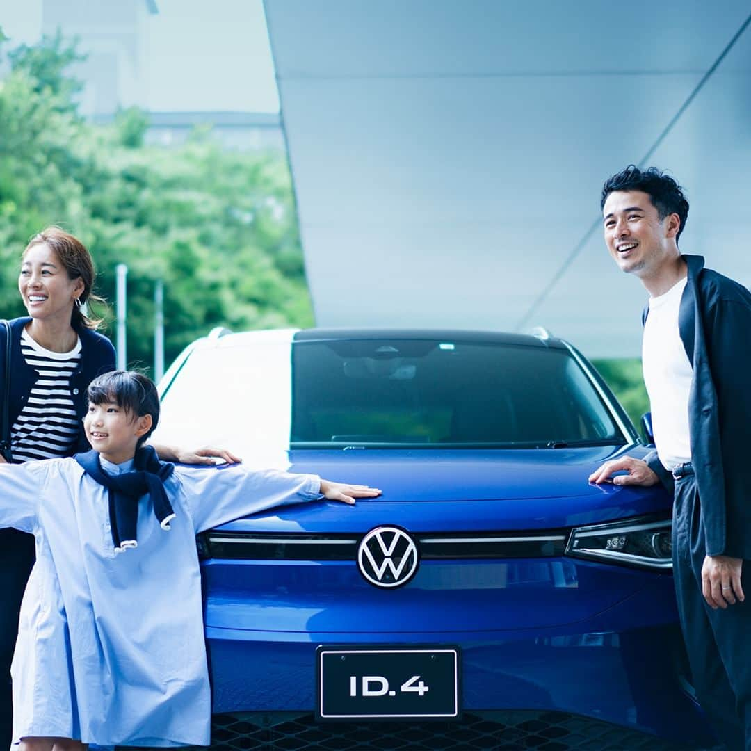 フォルクスワーゲンのインスタグラム：「やっと出会えた、私のためのEV⚡️ ＼Hello! my First EVフェア🚘／ 11/3（金・祝）〜11/12（日）​ ----------------------------------- EVデビューのあなたに合わせた先進装備と 今だけの特典が嬉しいフル電動SUV「ID.4」。 -----------------------------------  初めての電気自動車を応援するために、 ガソリン車から乗り換えやすい機能性と 安心のロングドライブ性能や荷室容量を搭載！ VWが本気でつくった一台をご体感ください🔥  詳しくはプロフィールのリンクよりご覧下さい！  #フォルクスワーゲン #ワーゲン #ハローマイファーストEV #ID4 #SUV #EV #電気自動車 #VW #Volkswagen #WaytoZERO #HellomyFirstEV」