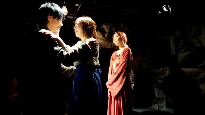 田中良子さんのインスタグラム写真 - (田中良子Instagram)「#小さいエヨルフ  みーんなめちゃ優しかったな、、、  やっちゃん、 千秋楽、ホットアイマスクありがとう💓😭  どの出演者の人にもたくさんのありがとうでいっぱいです！ あの洞窟が大好き。 リタさんも大好き。 また飲みに行きましょう🍺」11月2日 18時00分 - tanakaryoko102
