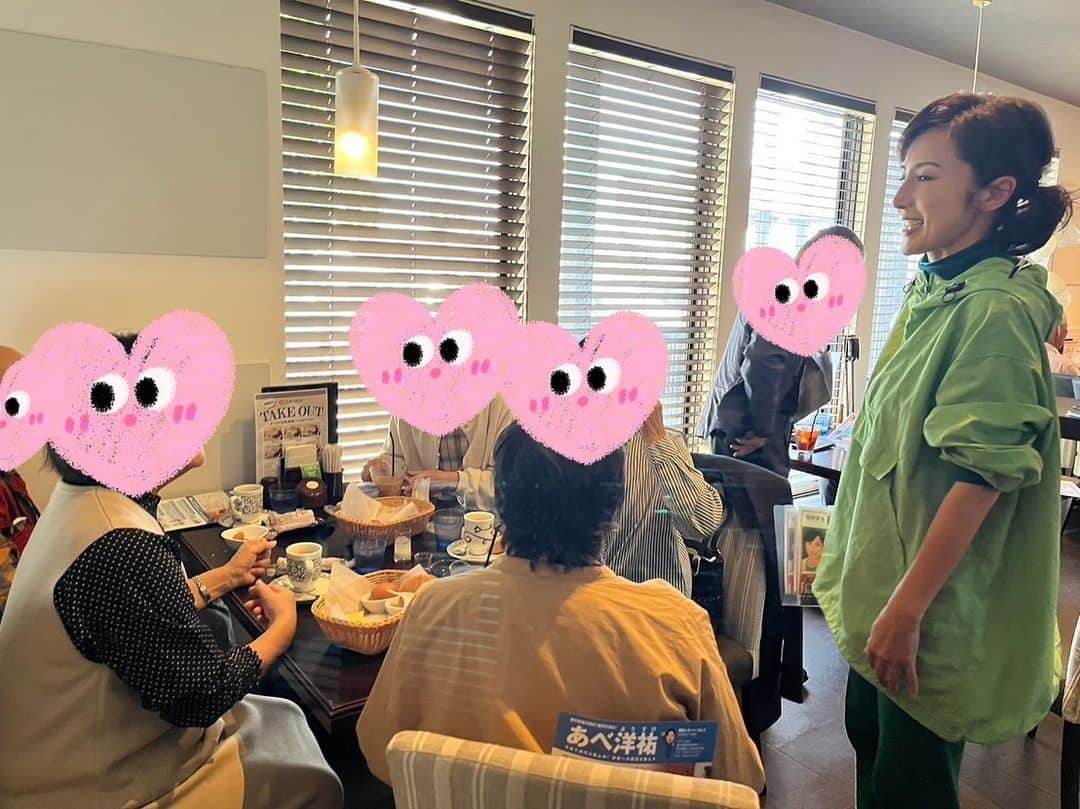 丹野みどりのインスタグラム：「先日 地域のみなさんに温かく迎え入れて頂き お話させて頂く場が続きました  18年も続いているというある集まり 長い年月の絆の中に入らせて頂き 温かく交流して下さいました  もう一つお邪魔した場も 写真はありませんが 70代80代の皆さんのスマホ教室 講座後お声がけを頂きました  いずれの場も お誘い下さった方に心から感謝です  #国民民主党  #衆院愛知11区  #喫茶店 #スマホ教室」
