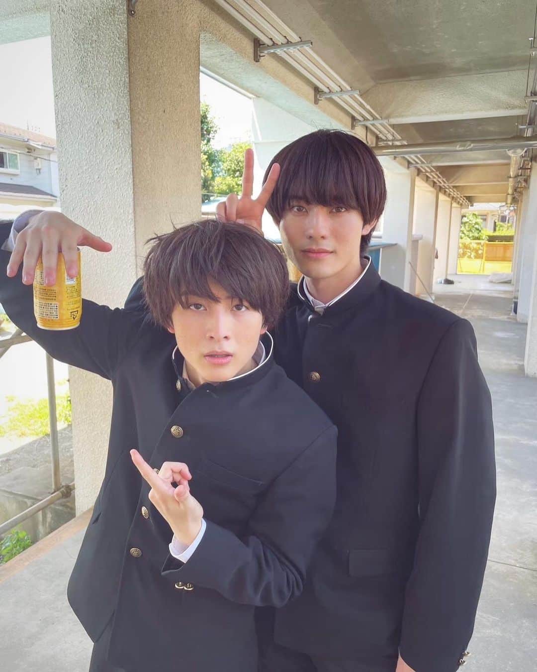 のインスタグラム：「いつもたくさんのコメントやメッセージ、ありがとうございます！ 思わずニヤニヤと笑いながら読んでいます😂  第6話よりオフショット📸 絶交パンチのシーン撮影の間、 缶が落ちない超能力を発揮しながら過ごすおふたり…😆  #tbs #ドラマストリーム #君には届かない #Netflixにて先行配信中  #第7話11月7日火曜24時58分放送 #前田拳太郎 #柏木悠(#超特急) #ドヤｧｧｧｧｧ #無料の優良コンテンツ目指してます」