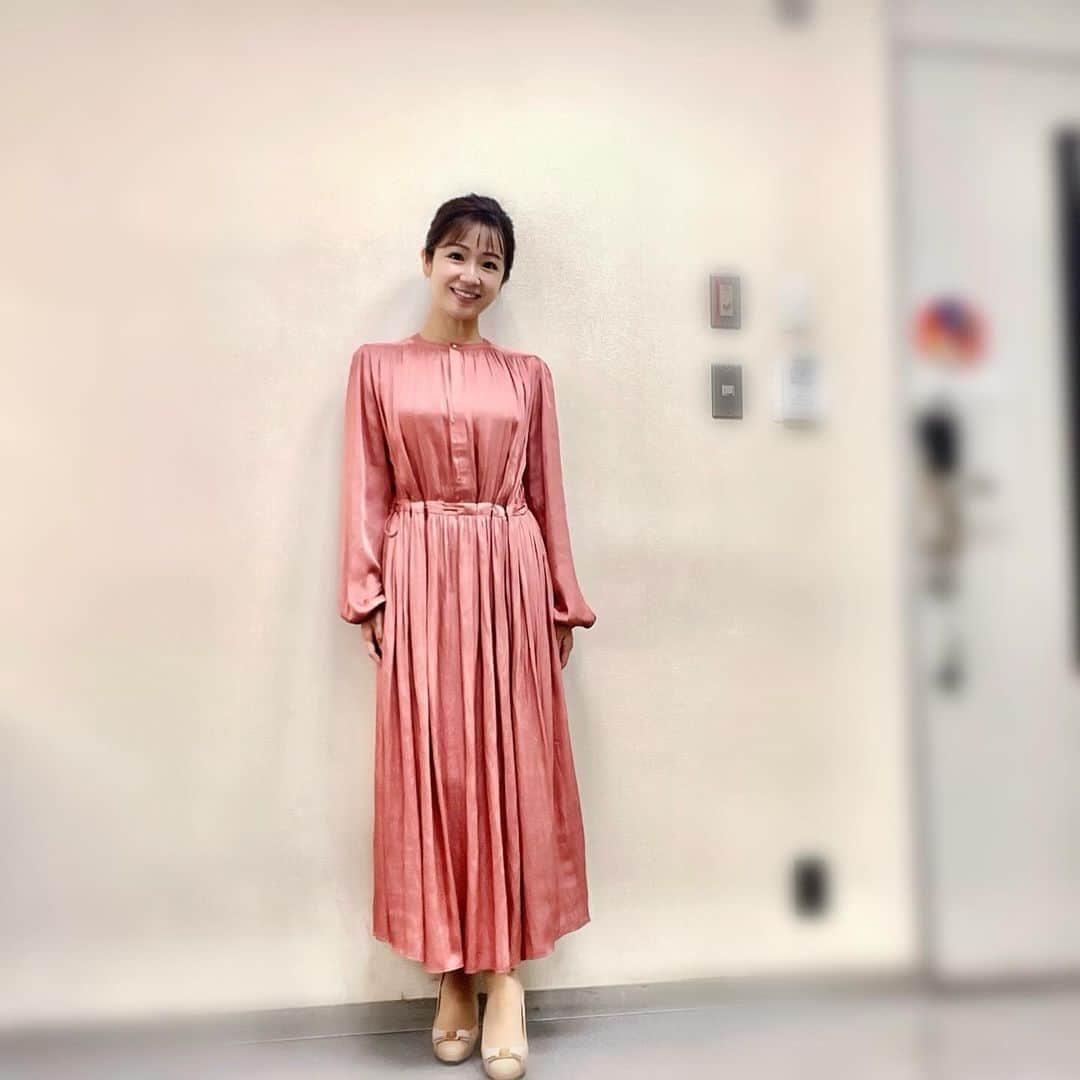 長野美郷さんのインスタグラム写真 - (長野美郷Instagram)「最近のプライムニュースたちです😇  1.2枚目 @la_boutique_bonbon_official  3.4枚目 @lounie_jp  10月ということで、1人密かにハロウィン気分🎃🤭 と思っていたら、放送後みんなから 「ハロウィンだねー🎃」って。 バレてた🥹 4枚目のはなしです。  #primenews #プライムニュース 気分だけ　#ハロウィン #最近はパンツスタイルも多いです　好きです。」11月2日 18時11分 - misato_nagano_1127