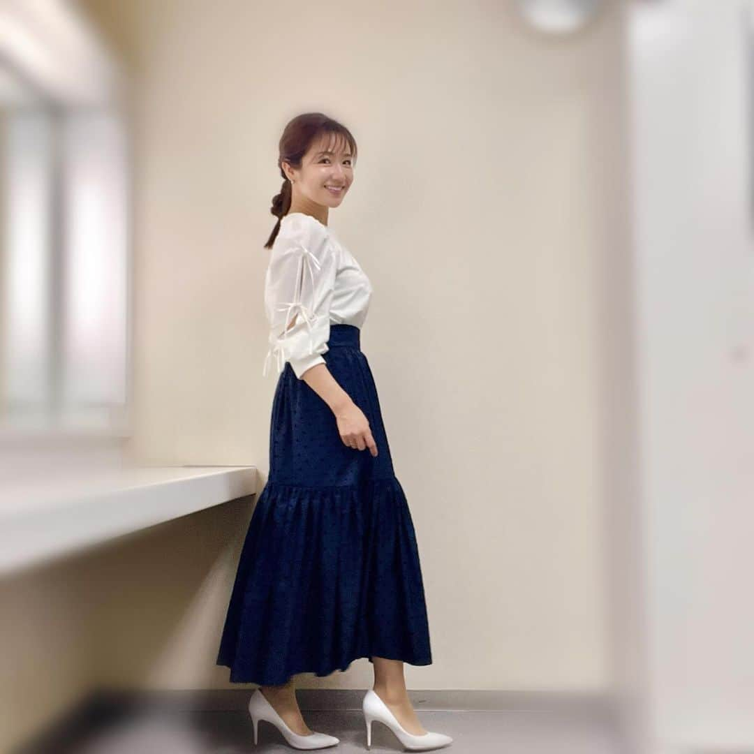 長野美郷さんのインスタグラム写真 - (長野美郷Instagram)「最近のプライムニュースたちです😇  1.2枚目 @la_boutique_bonbon_official  3.4枚目 @lounie_jp  10月ということで、1人密かにハロウィン気分🎃🤭 と思っていたら、放送後みんなから 「ハロウィンだねー🎃」って。 バレてた🥹 4枚目のはなしです。  #primenews #プライムニュース 気分だけ　#ハロウィン #最近はパンツスタイルも多いです　好きです。」11月2日 18時11分 - misato_nagano_1127